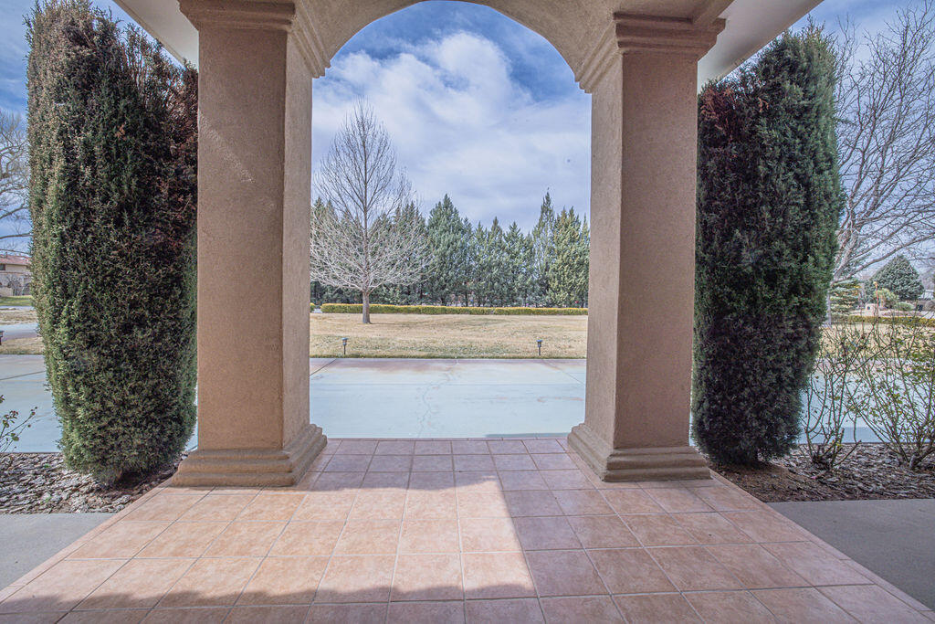 8320 Calle Petirrojo NW