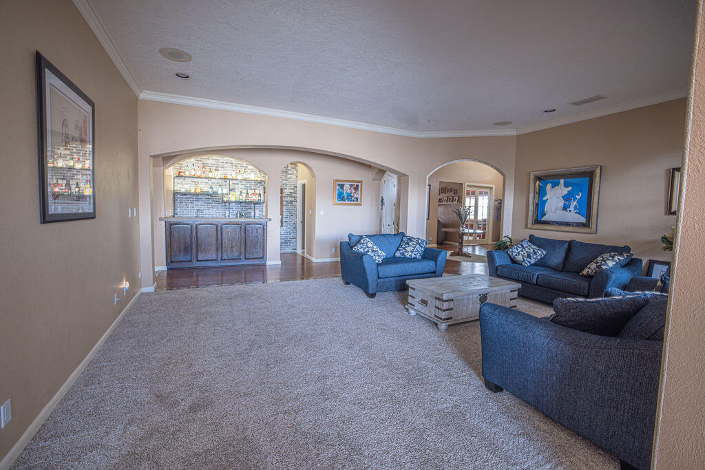 8320 Calle Petirrojo NW