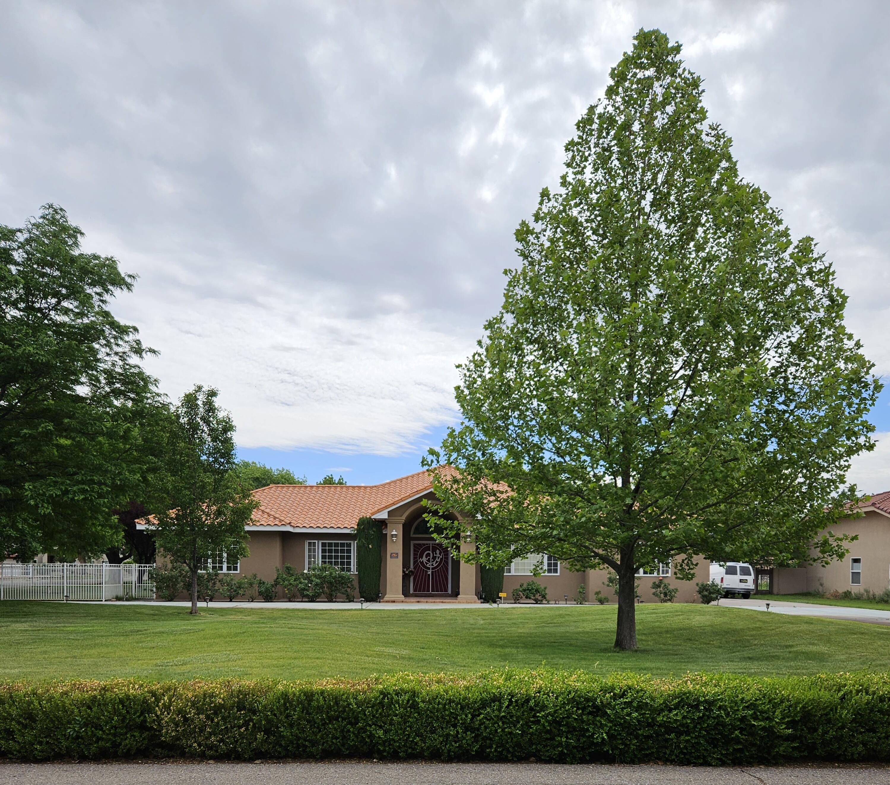 8320 Calle Petirrojo NW