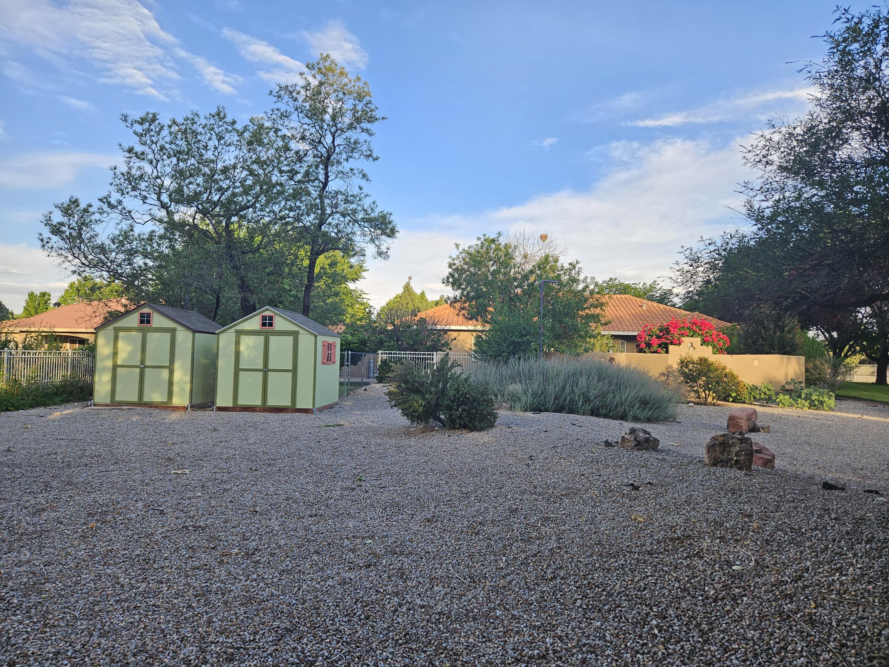 8320 Calle Petirrojo NW