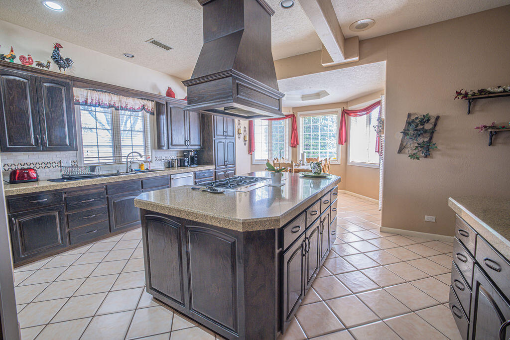 8320 Calle Petirrojo NW