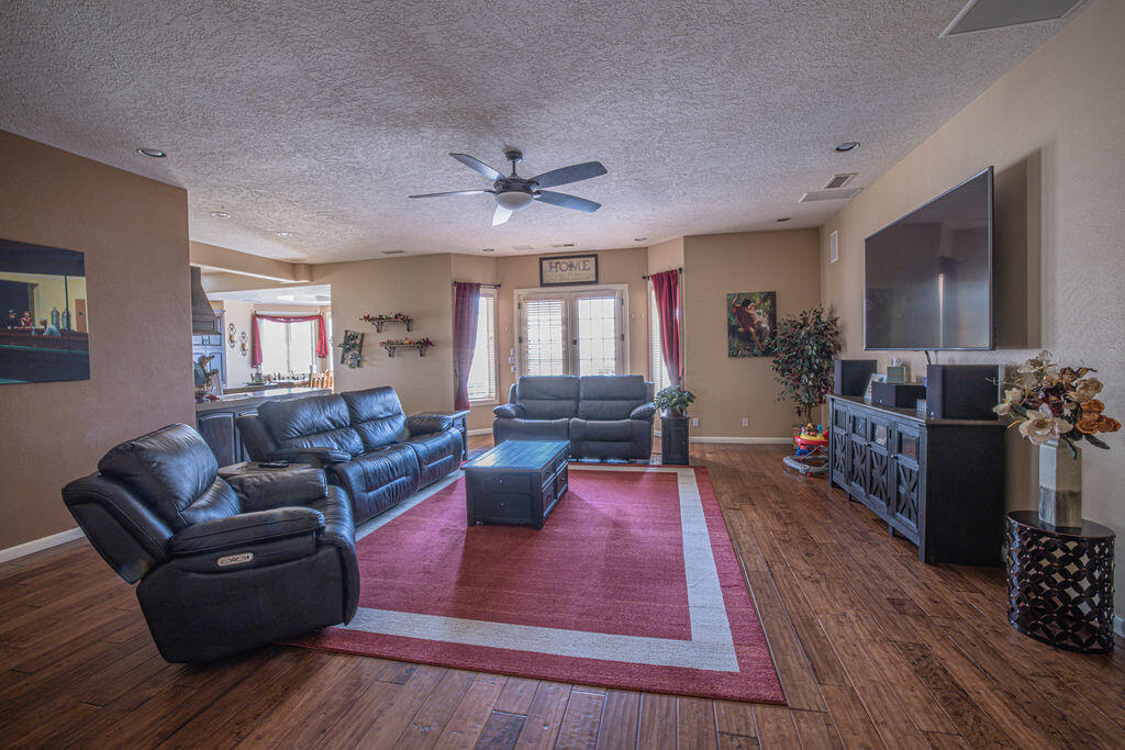 8320 Calle Petirrojo NW