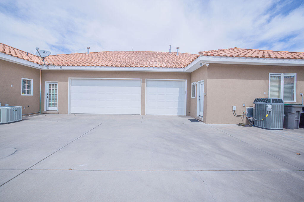 8320 Calle Petirrojo NW