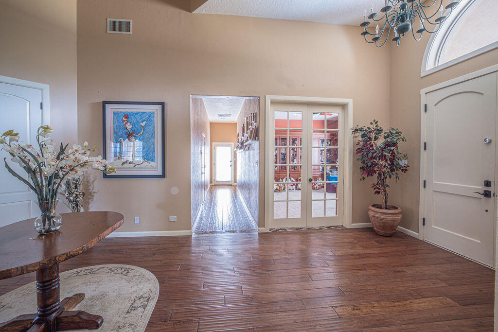 8320 Calle Petirrojo NW