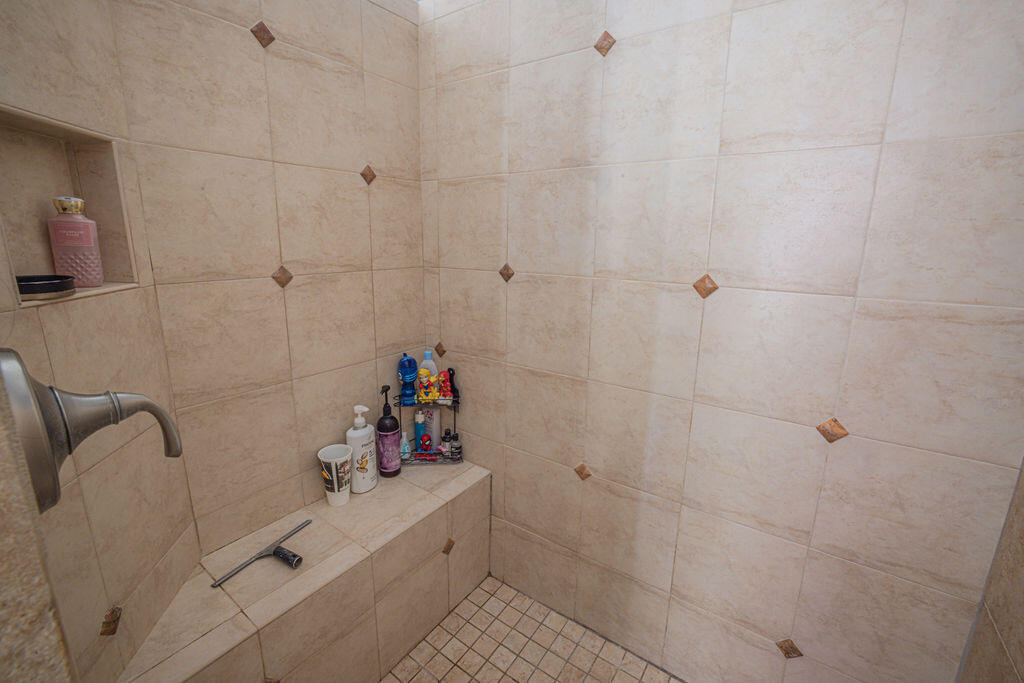 8320 Calle Petirrojo NW