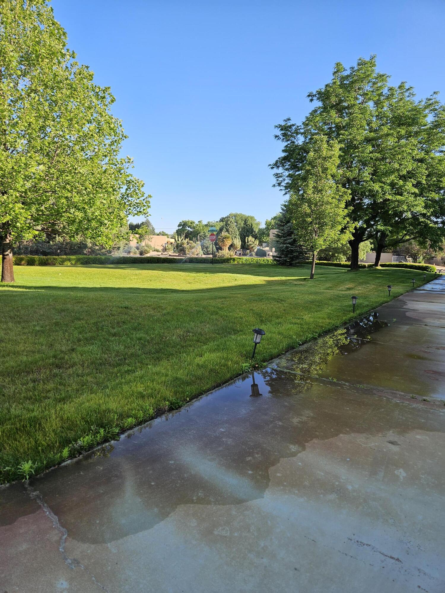 8320 Calle Petirrojo NW