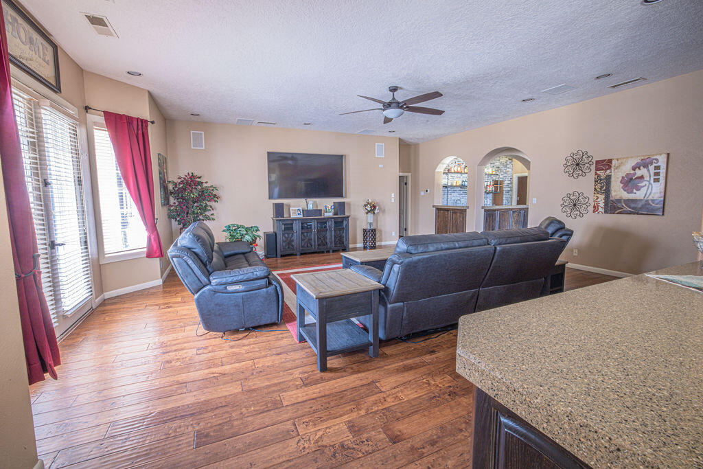 8320 Calle Petirrojo NW