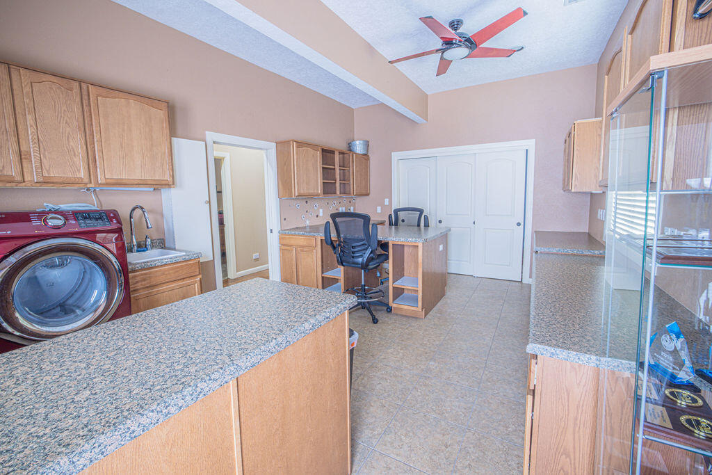 8320 Calle Petirrojo NW