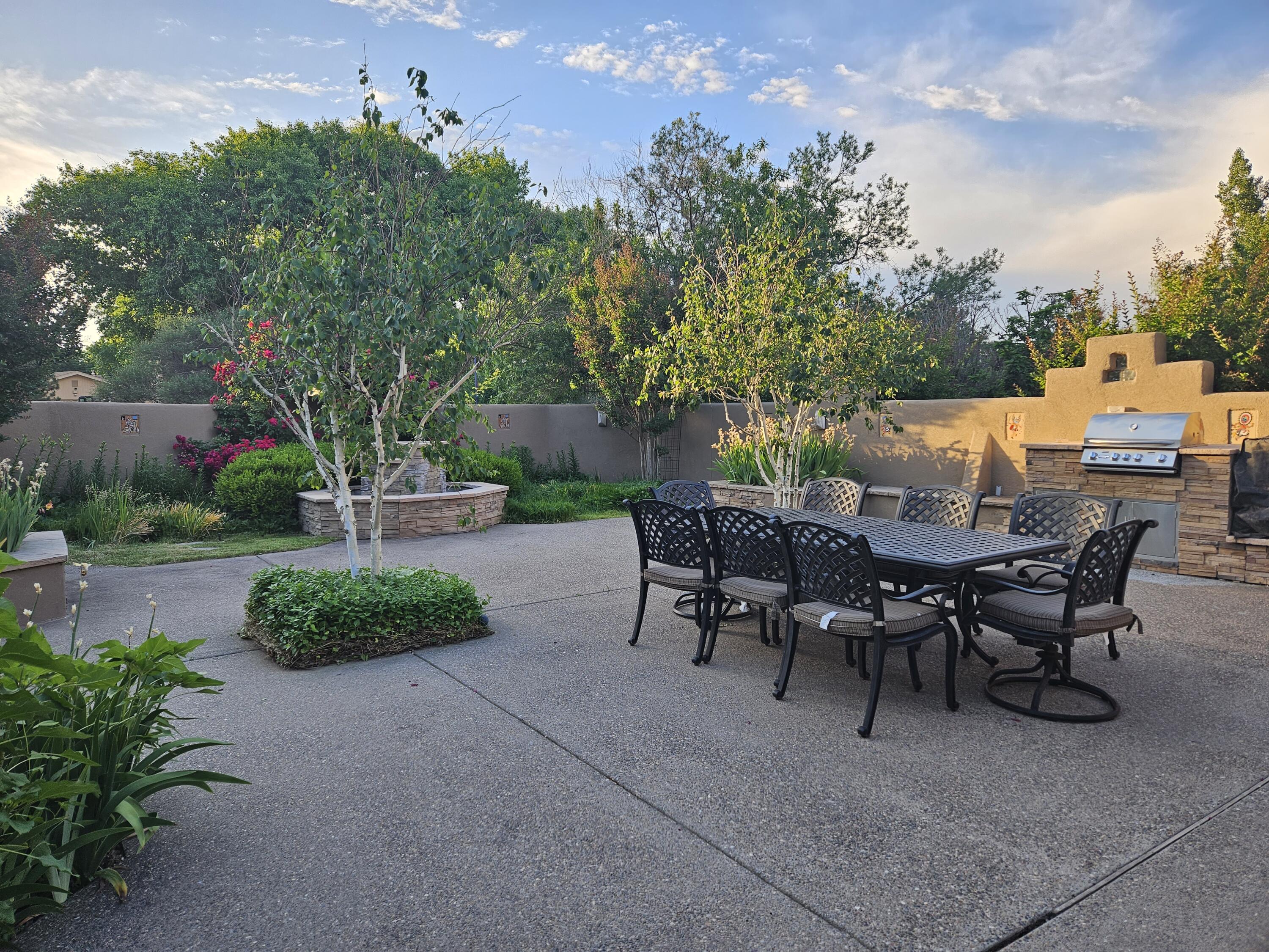 8320 Calle Petirrojo NW