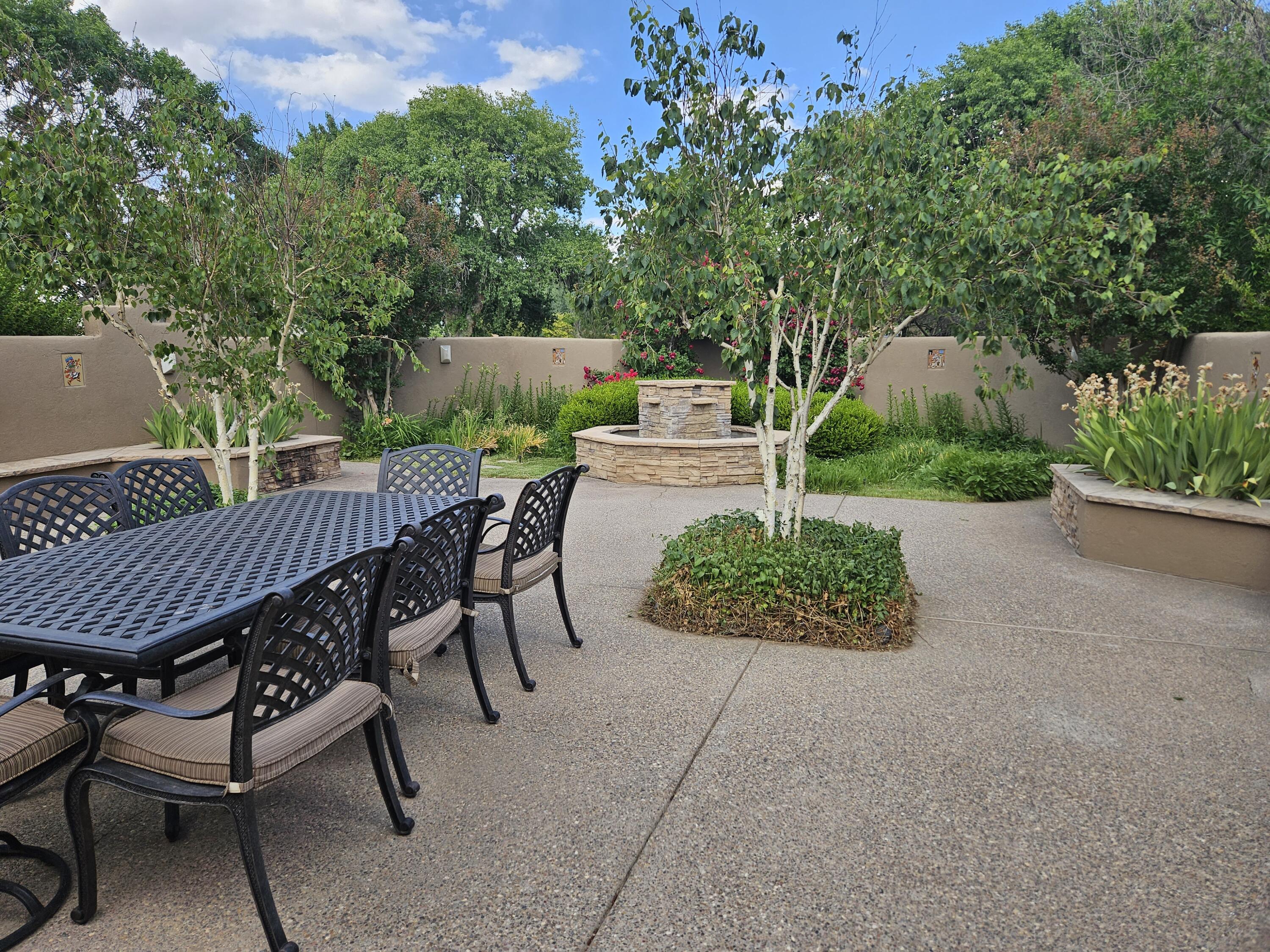 8320 Calle Petirrojo NW