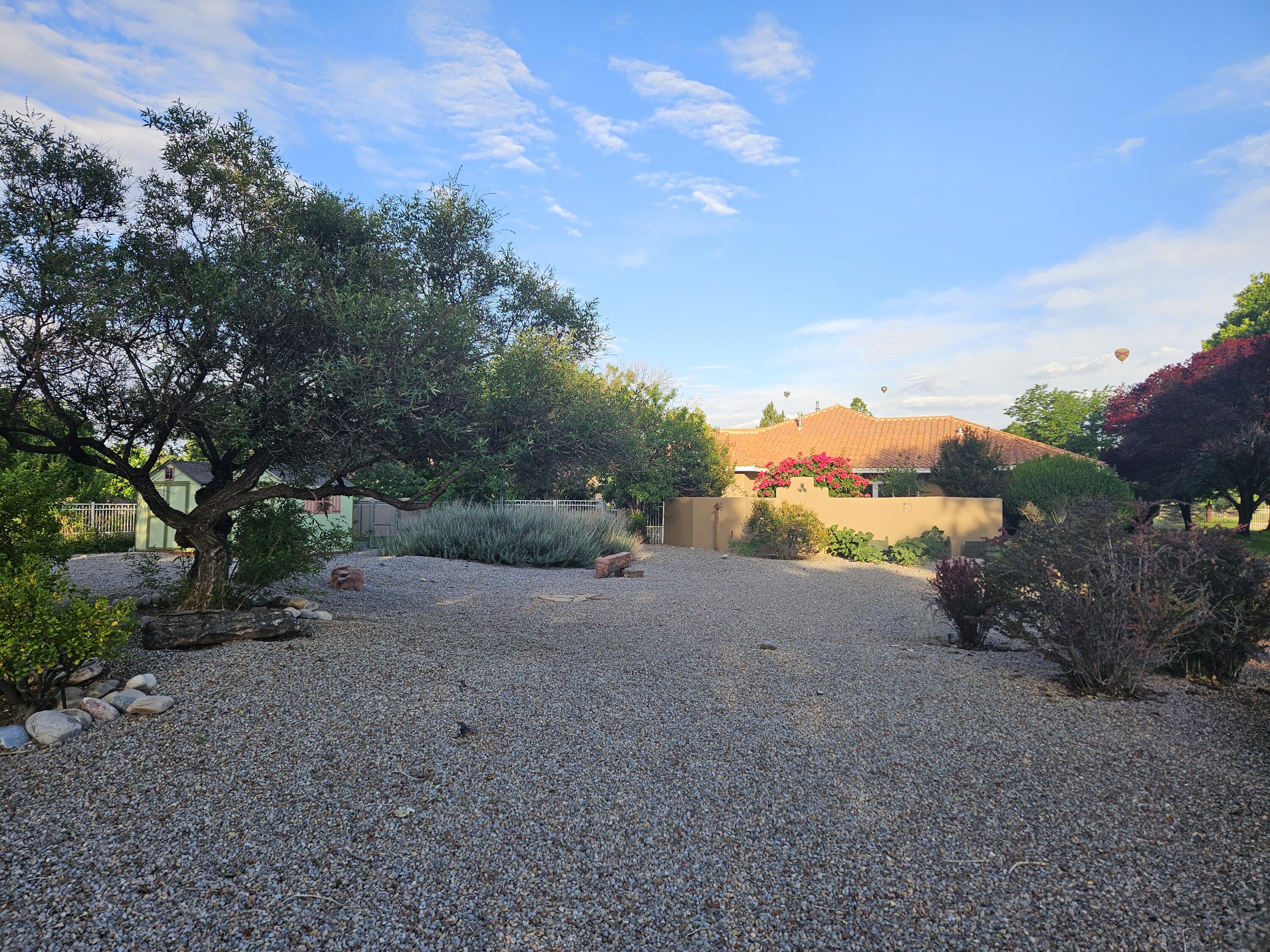 8320 Calle Petirrojo NW