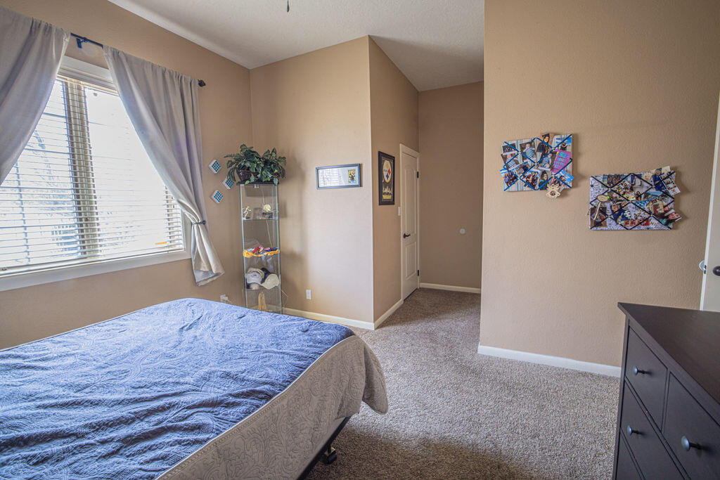 8320 Calle Petirrojo NW