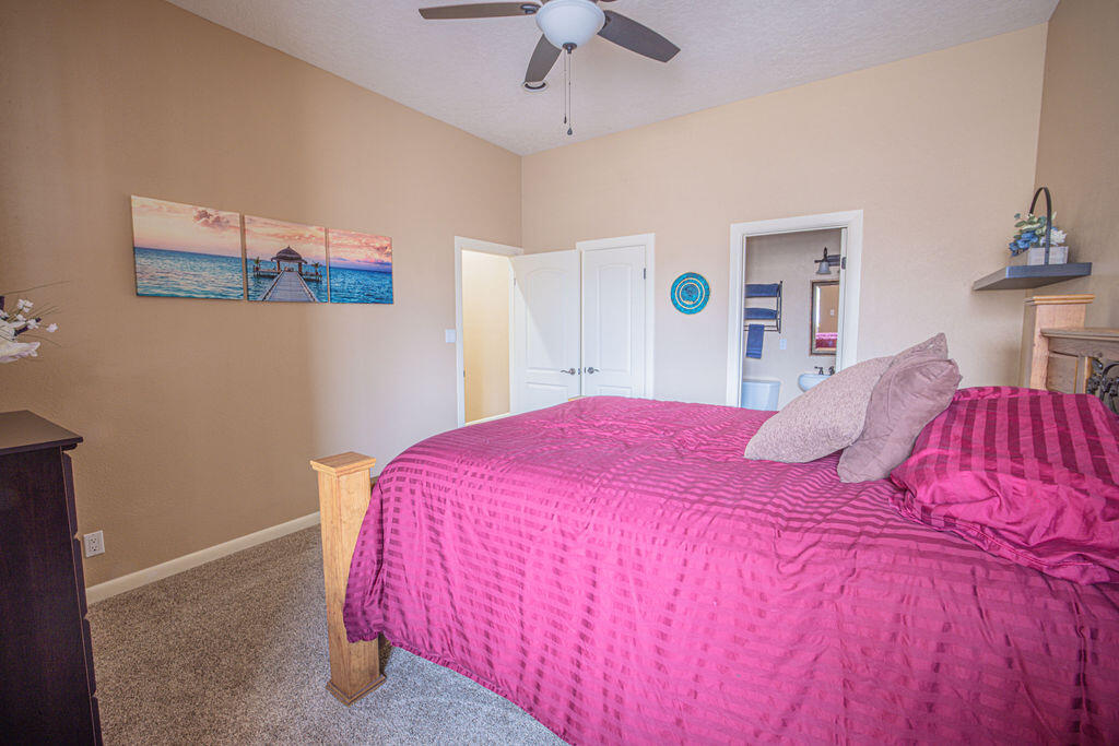 8320 Calle Petirrojo NW