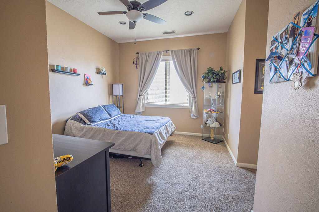 8320 Calle Petirrojo NW