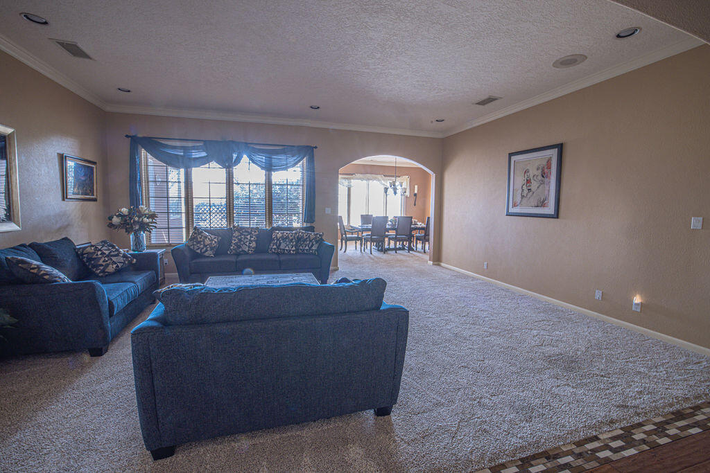 8320 Calle Petirrojo NW