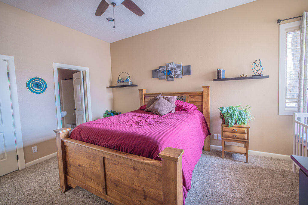 8320 Calle Petirrojo NW