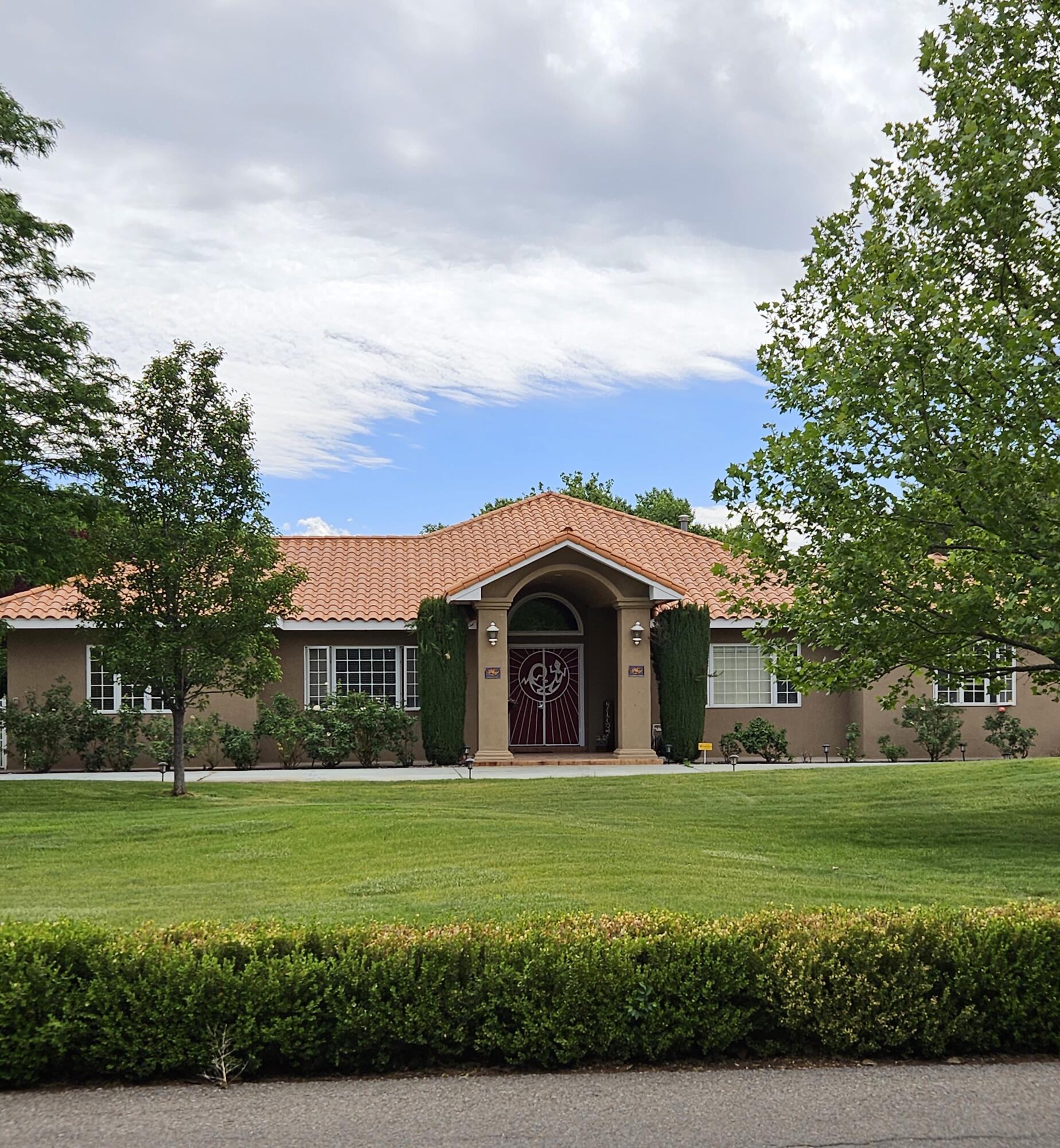 8320 Calle Petirrojo NW