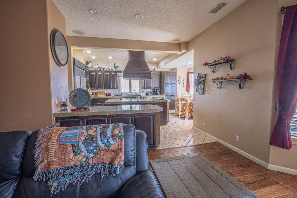 8320 Calle Petirrojo NW