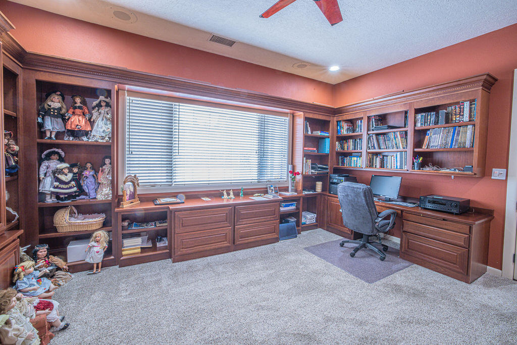 8320 Calle Petirrojo NW