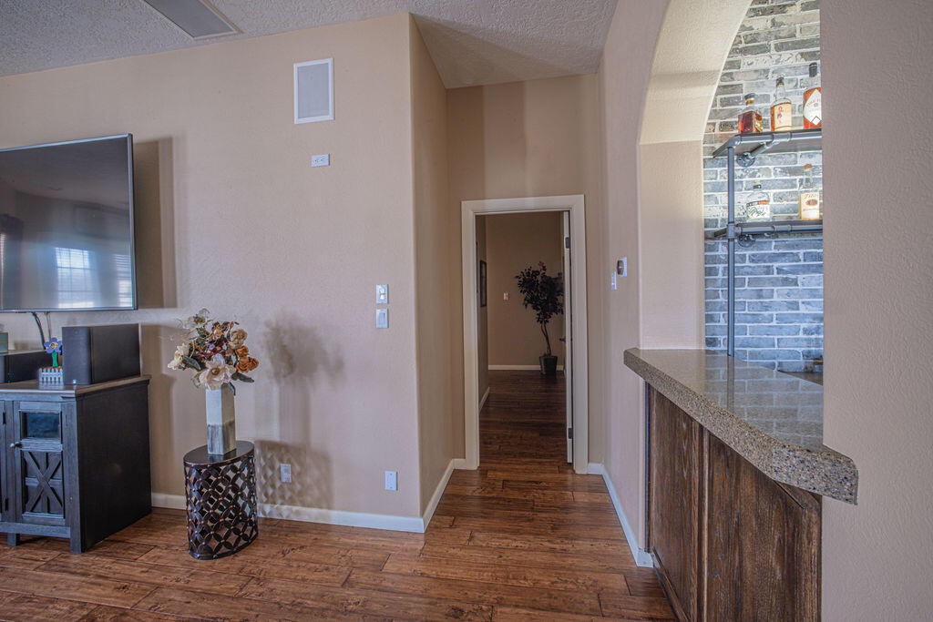 8320 Calle Petirrojo NW