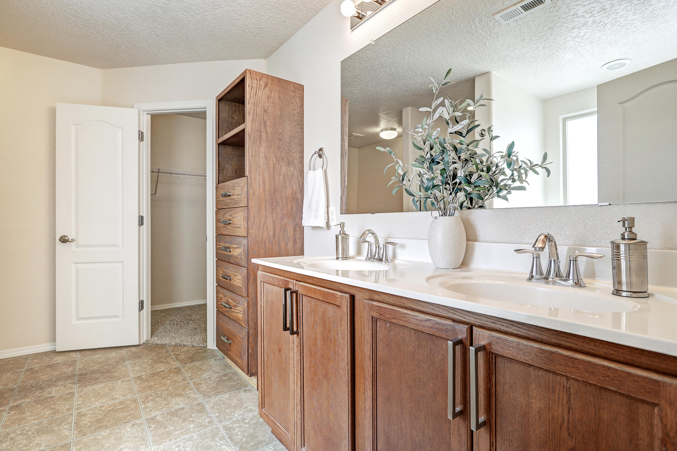 579 Creekside Avenue SW