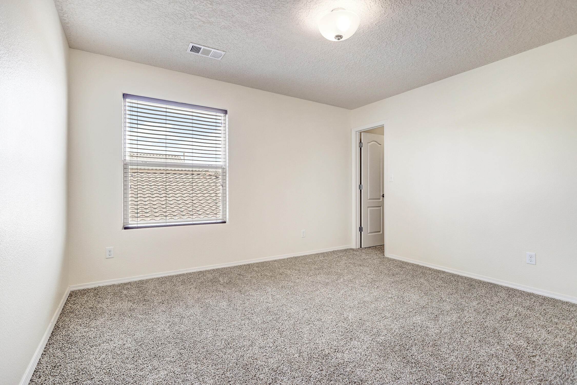 579 Creekside Avenue SW