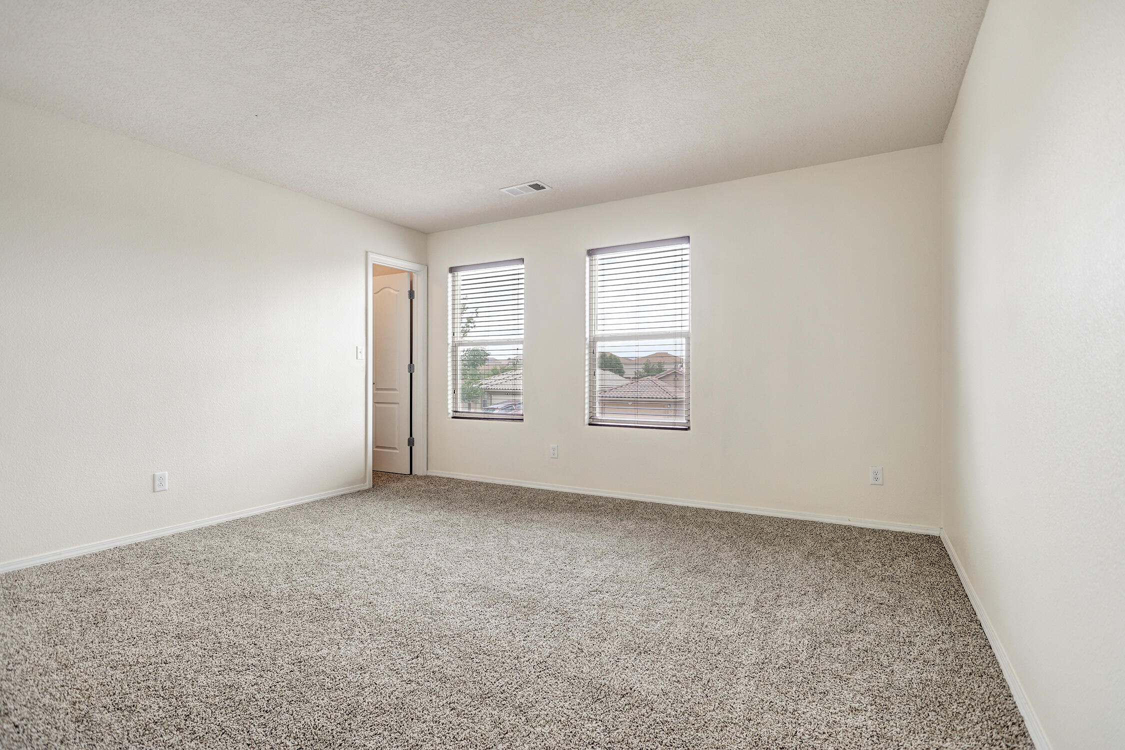 579 Creekside Avenue SW