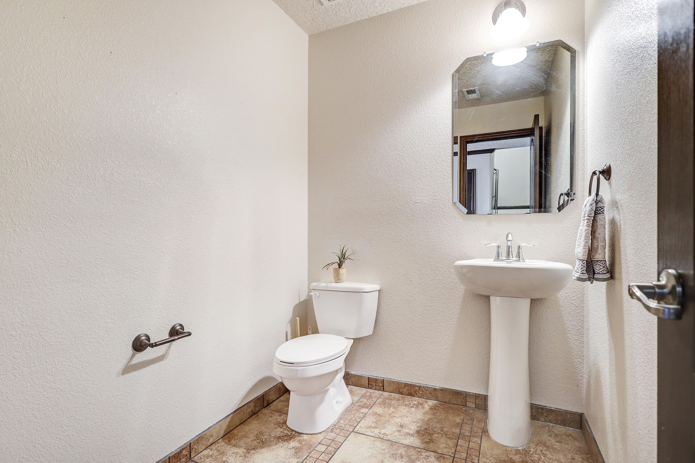 579 Creekside Avenue SW