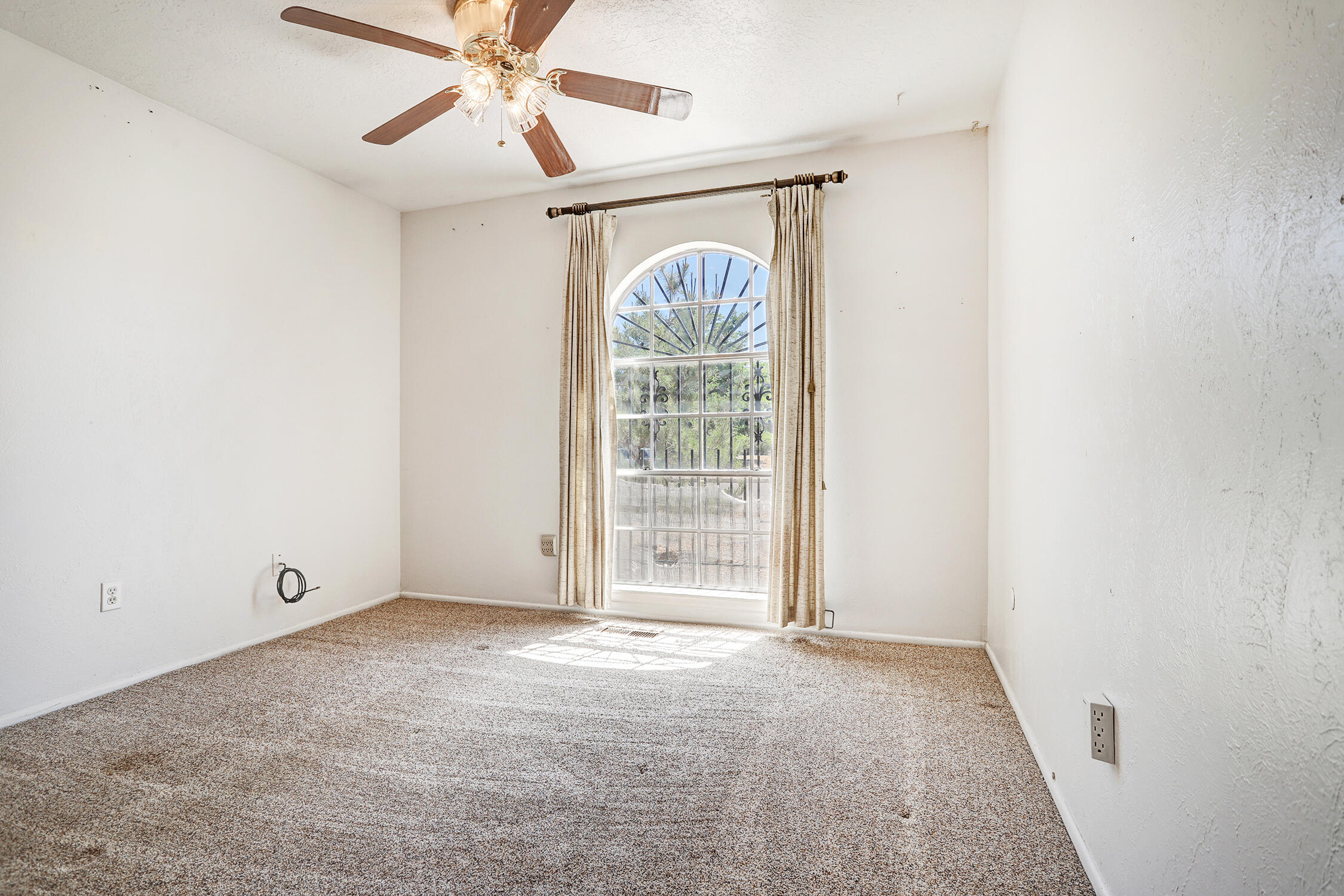 7409 Frieda Street NE