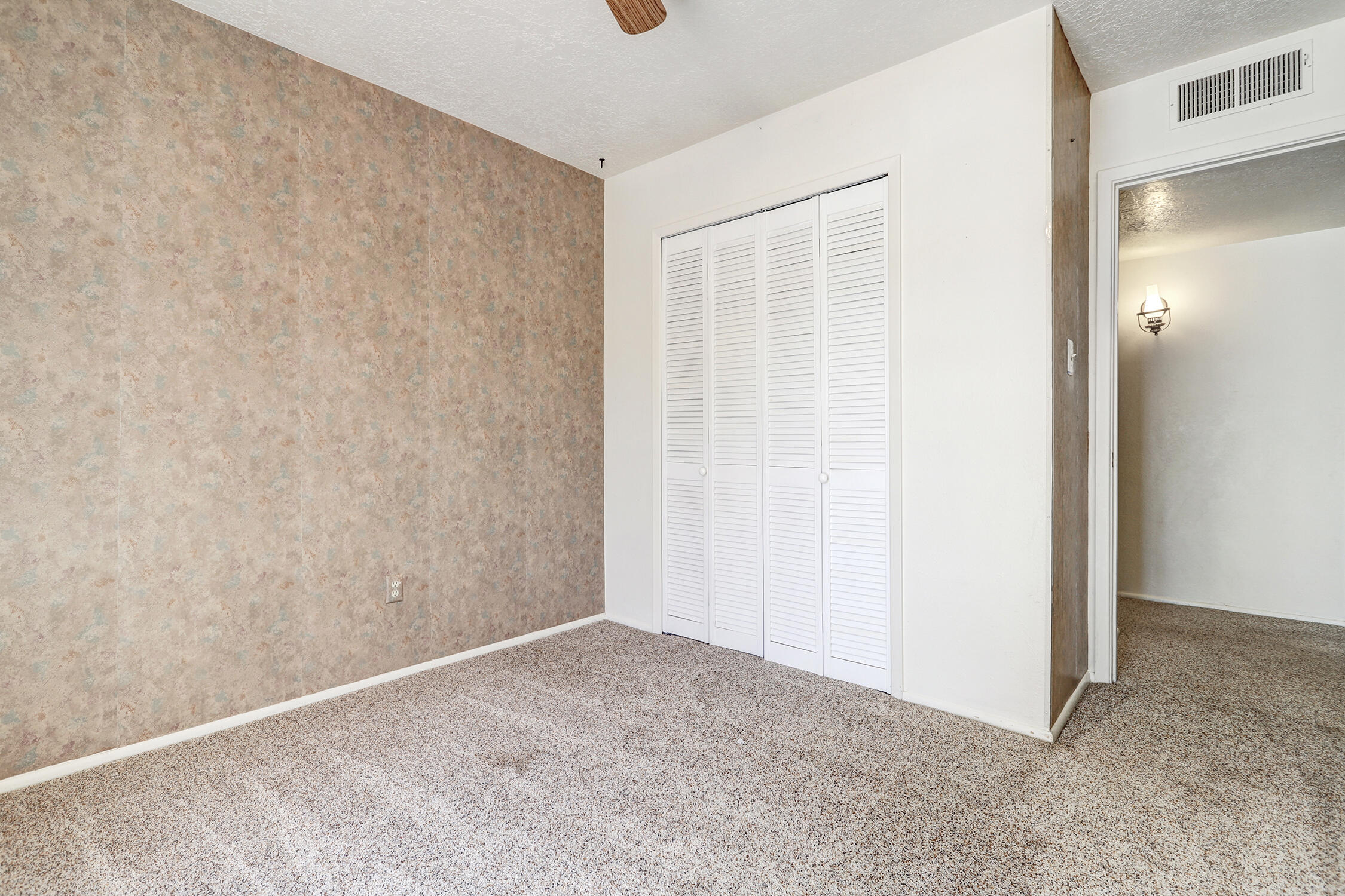 7409 Frieda Street NE