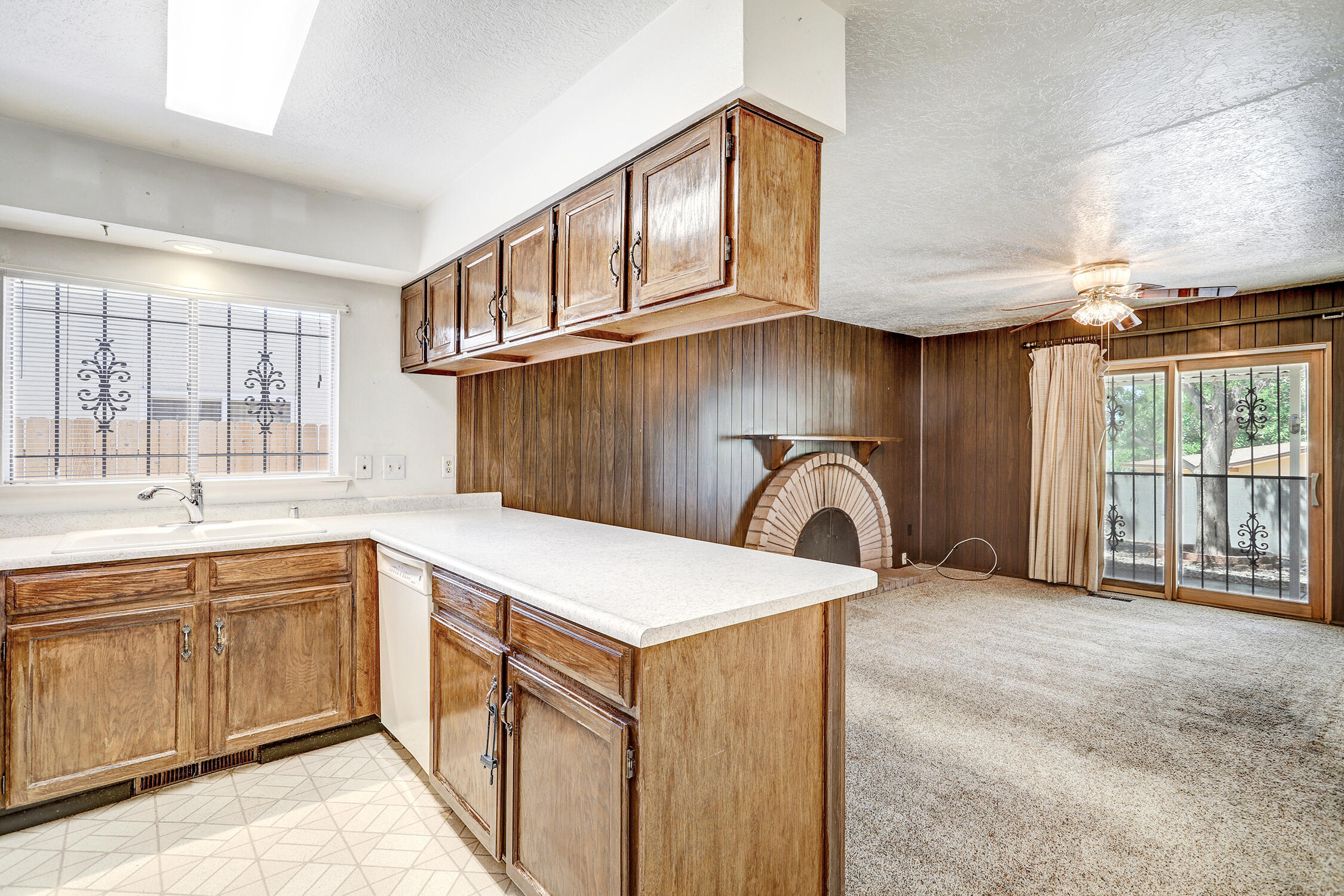 7409 Frieda Street NE