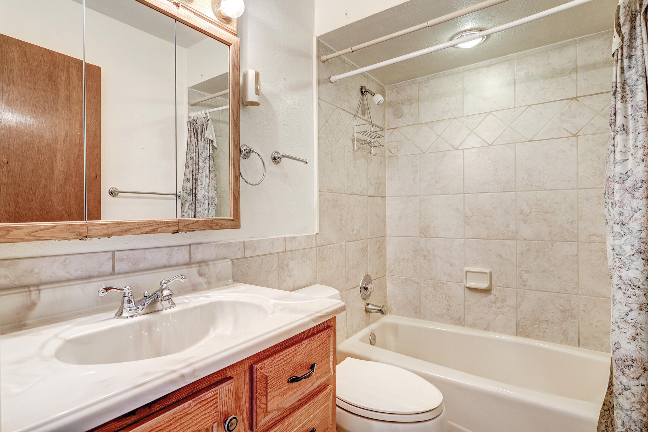 7409 Frieda Street NE