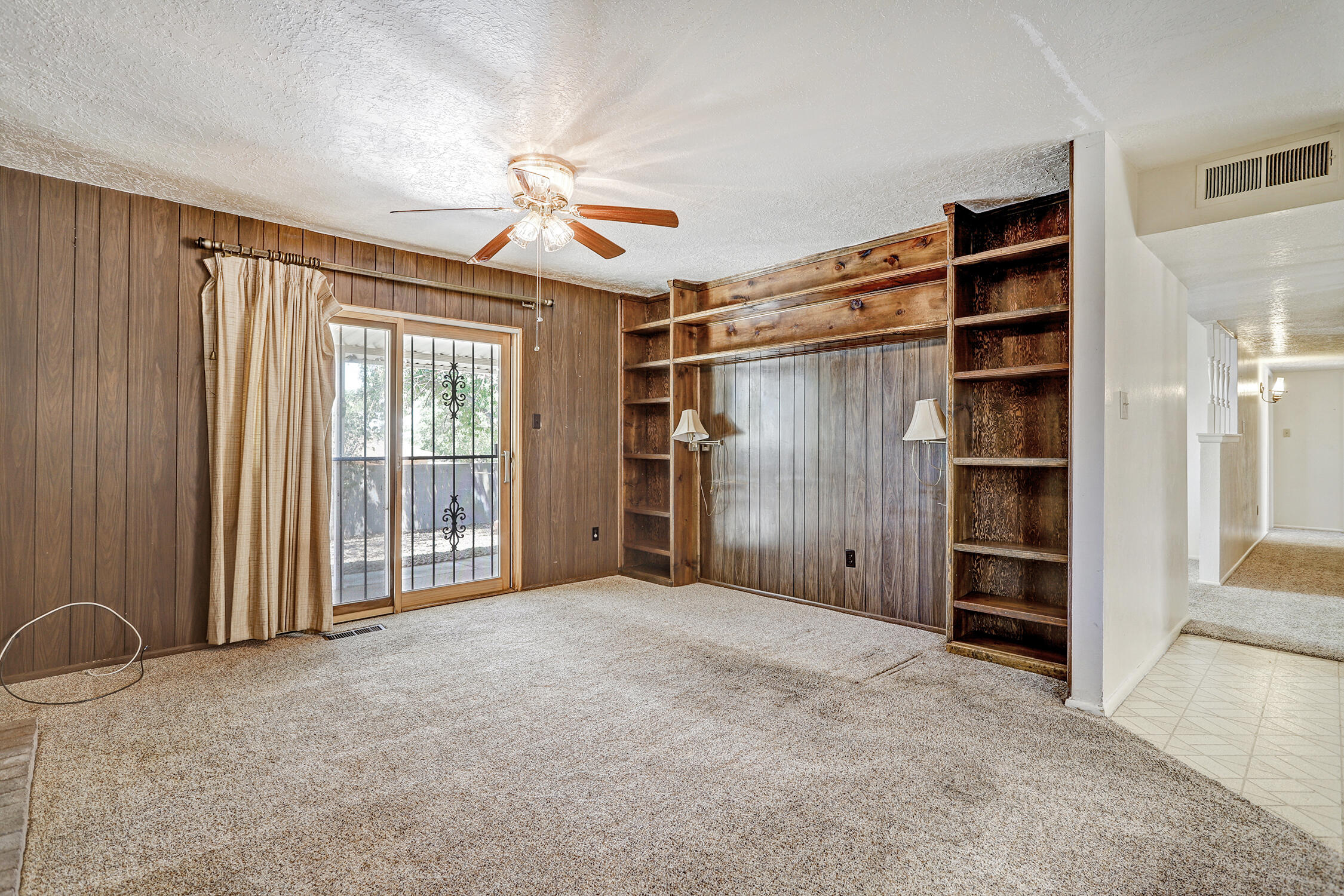 7409 Frieda Street NE