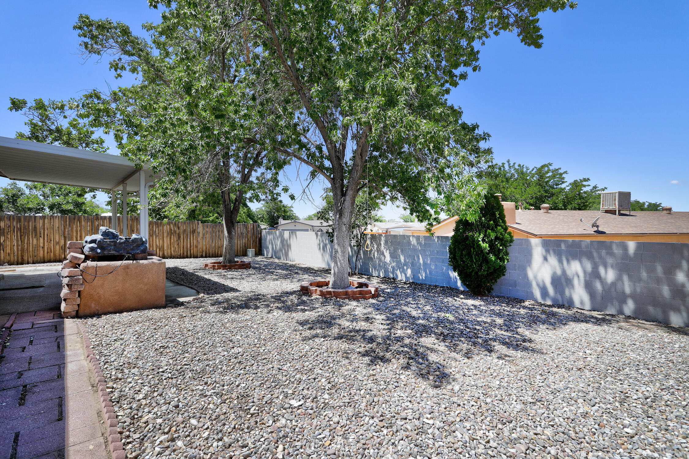 7409 Frieda Street NE