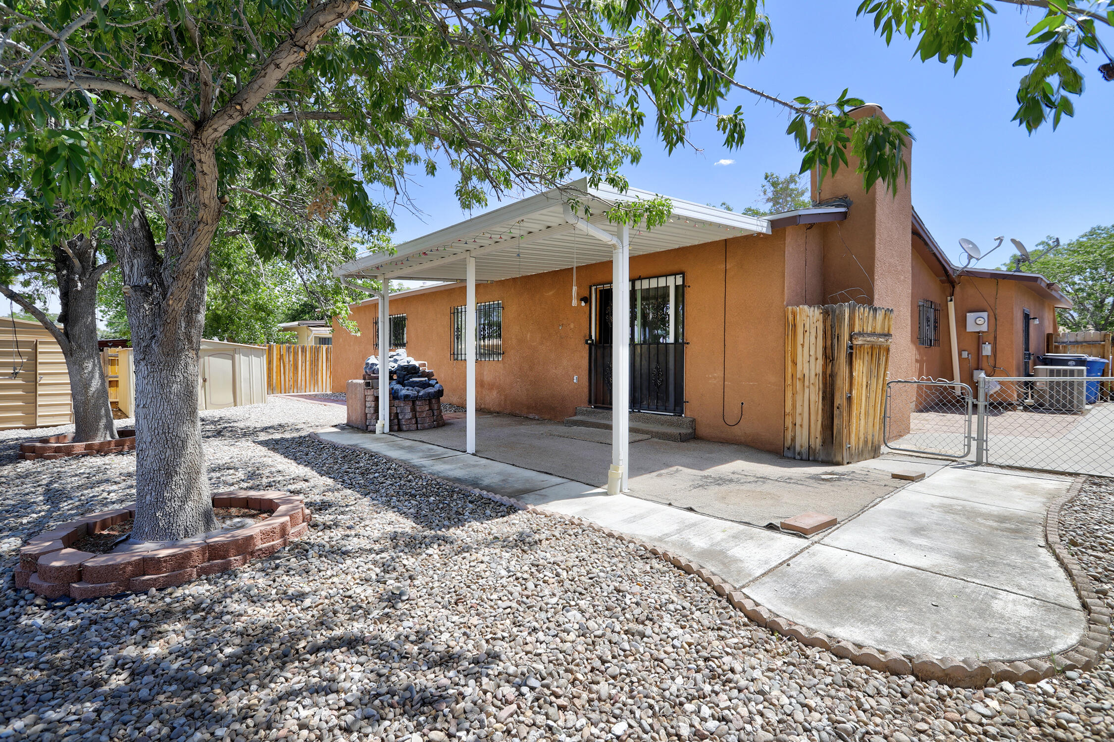 7409 Frieda Street NE