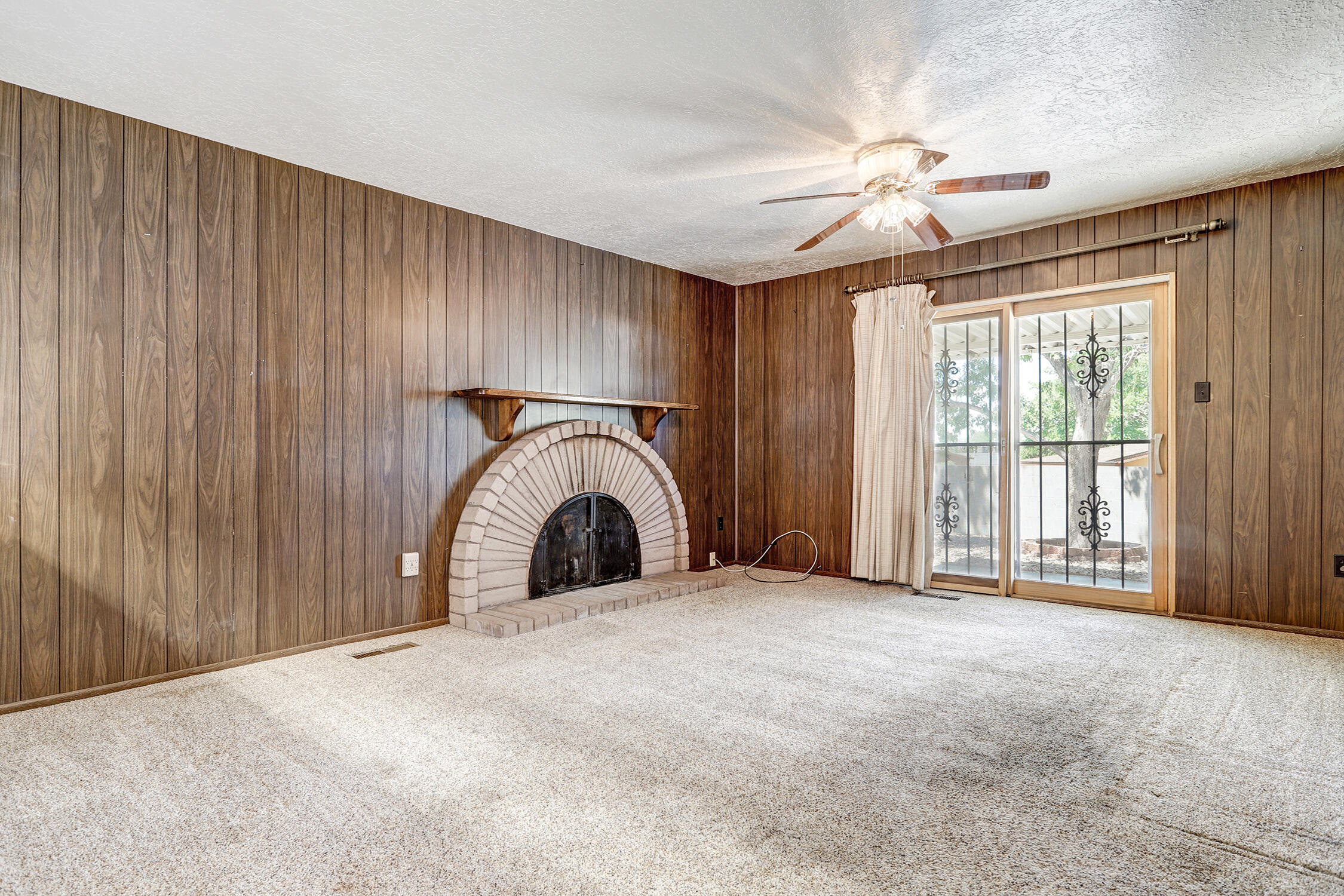 7409 Frieda Street NE