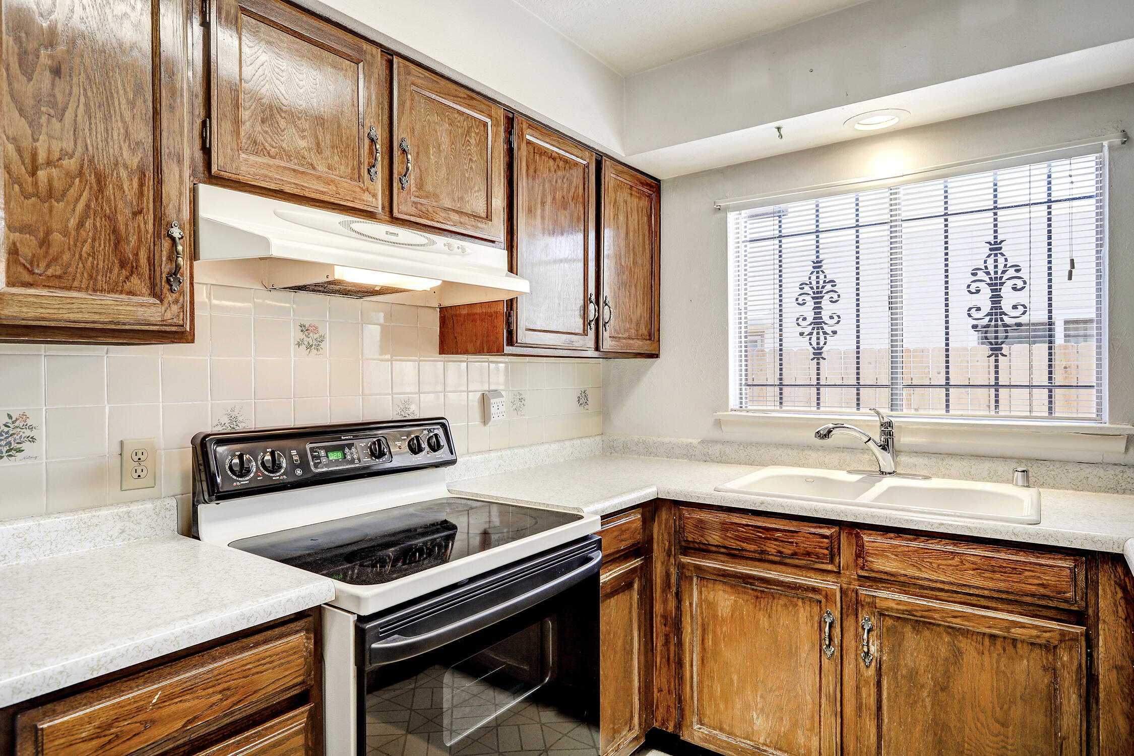 7409 Frieda Street NE