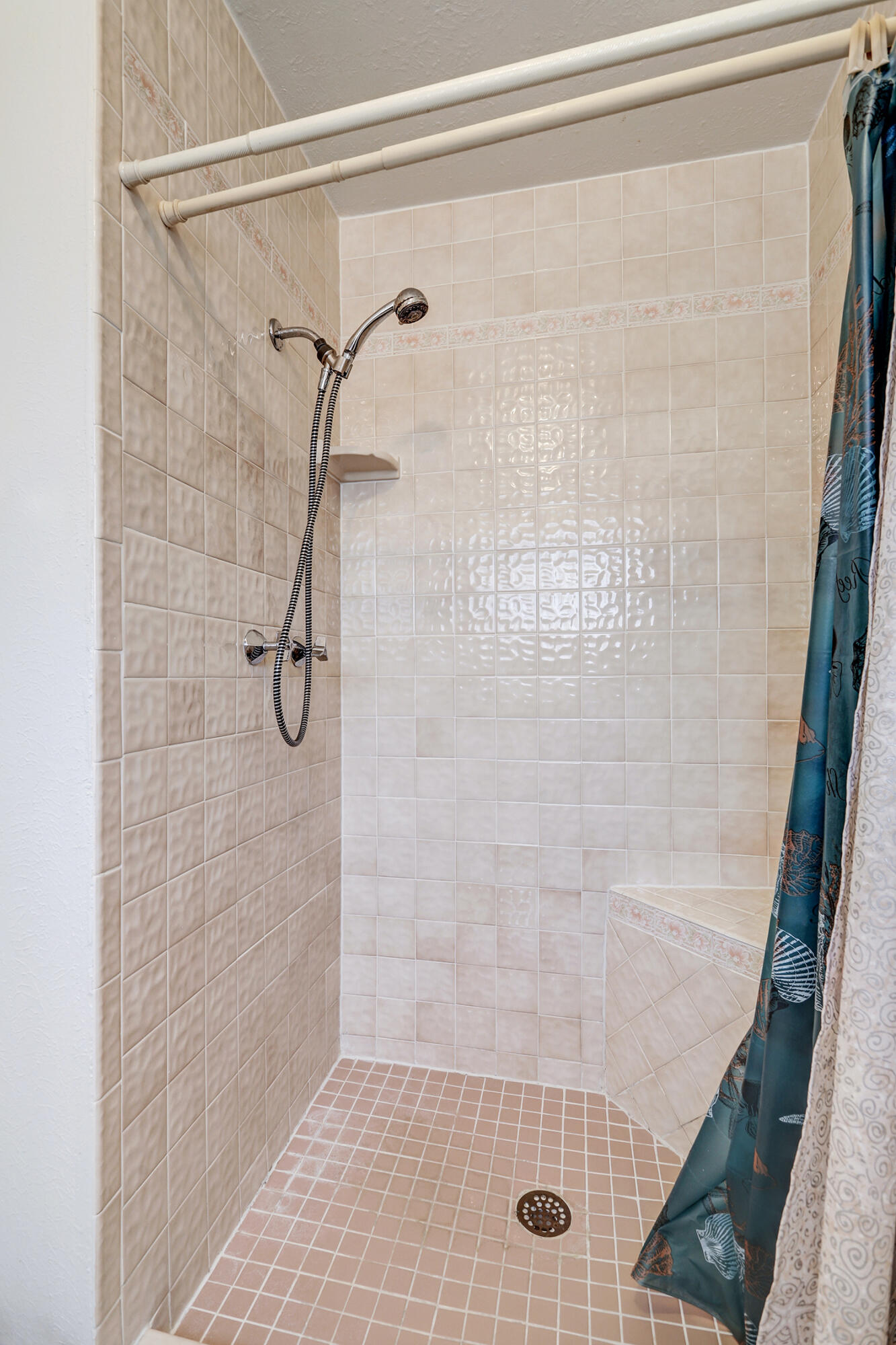 7409 Frieda Street NE