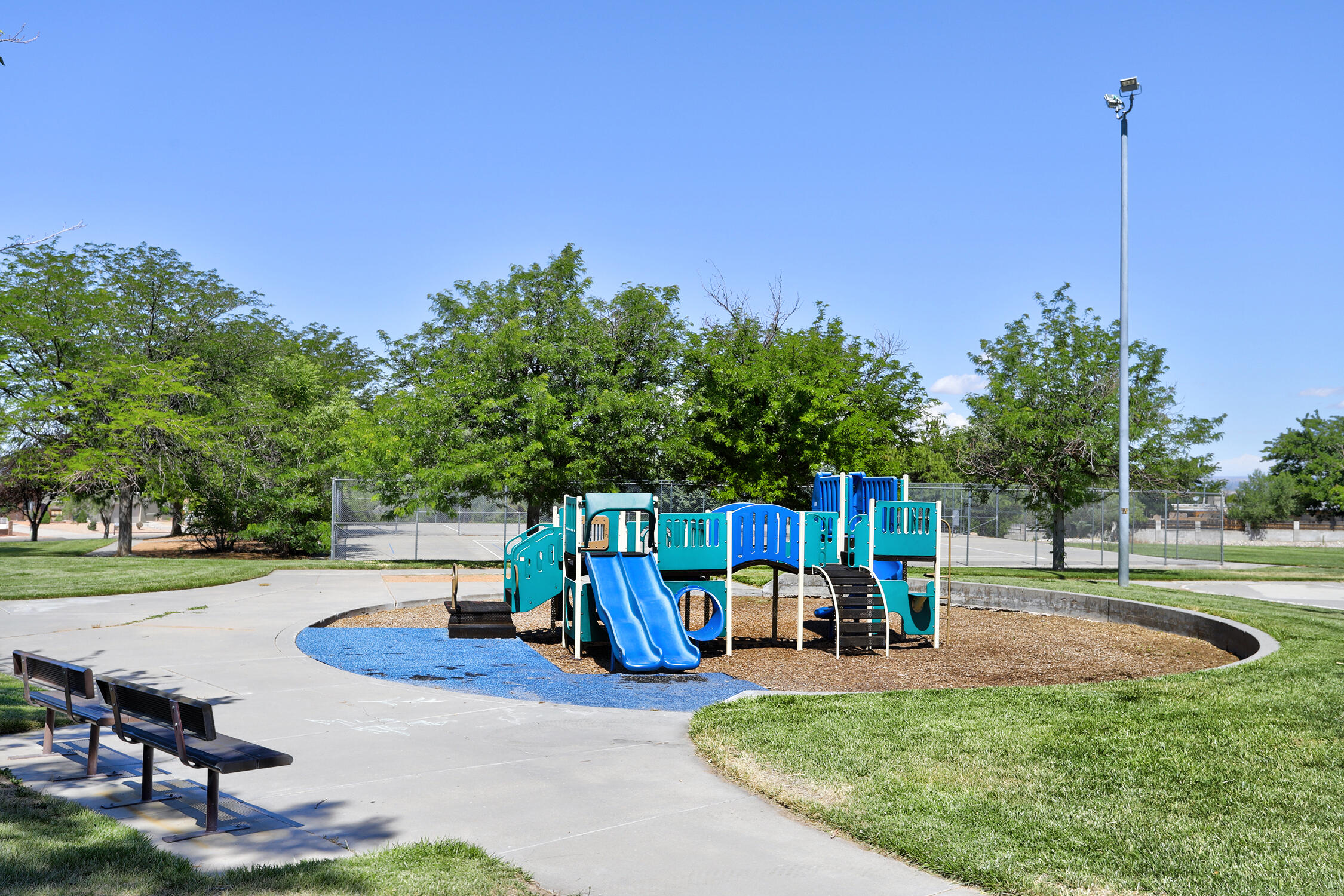 7409 Frieda Street NE