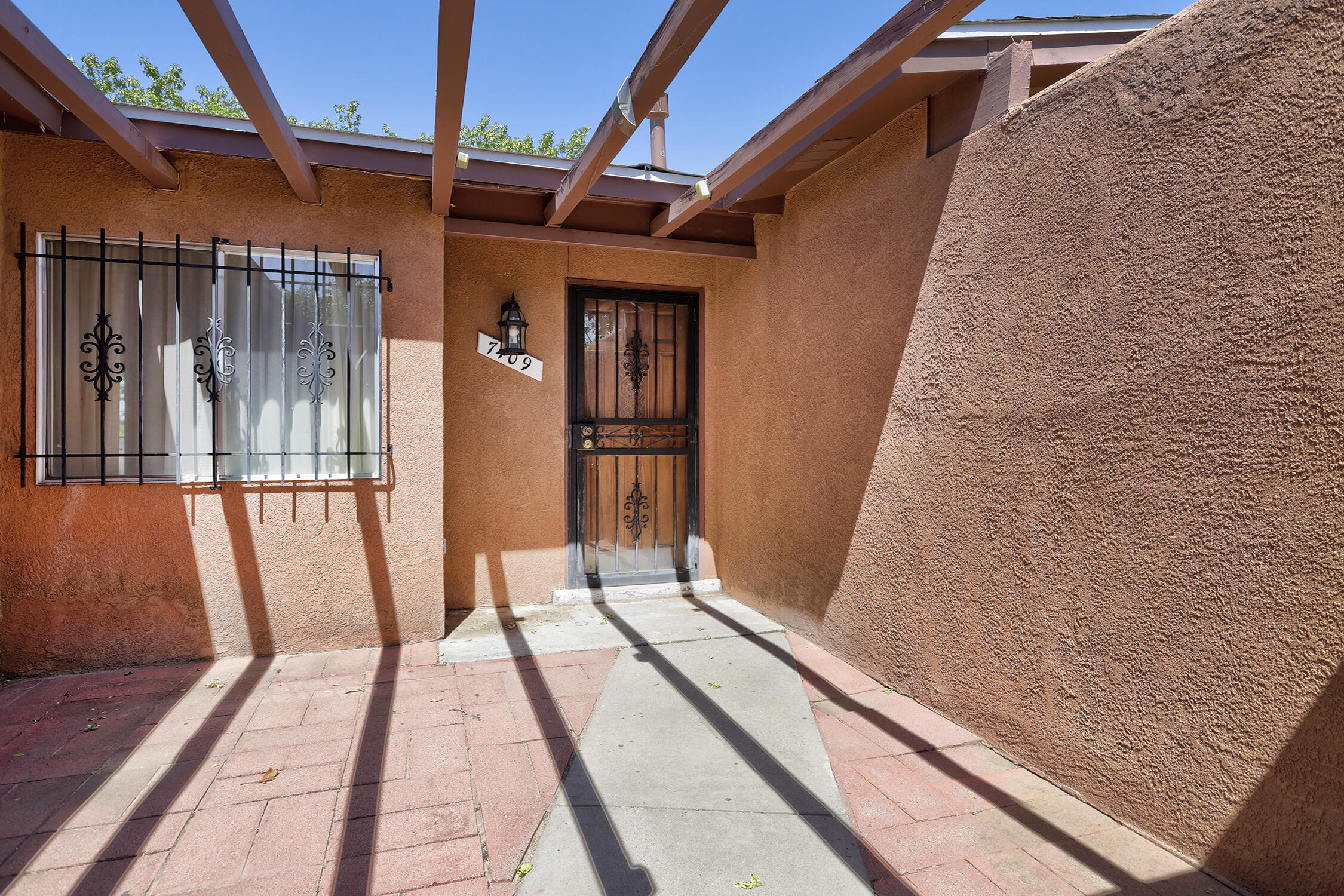 7409 Frieda Street NE