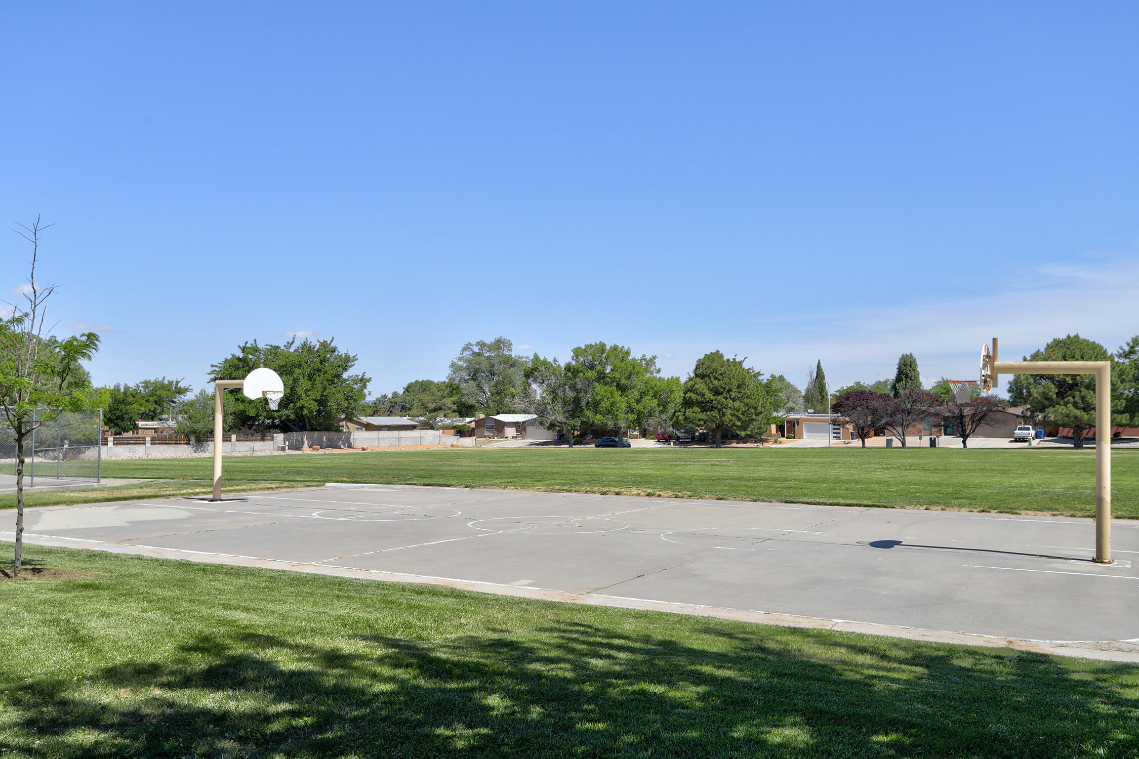 7409 Frieda Street NE