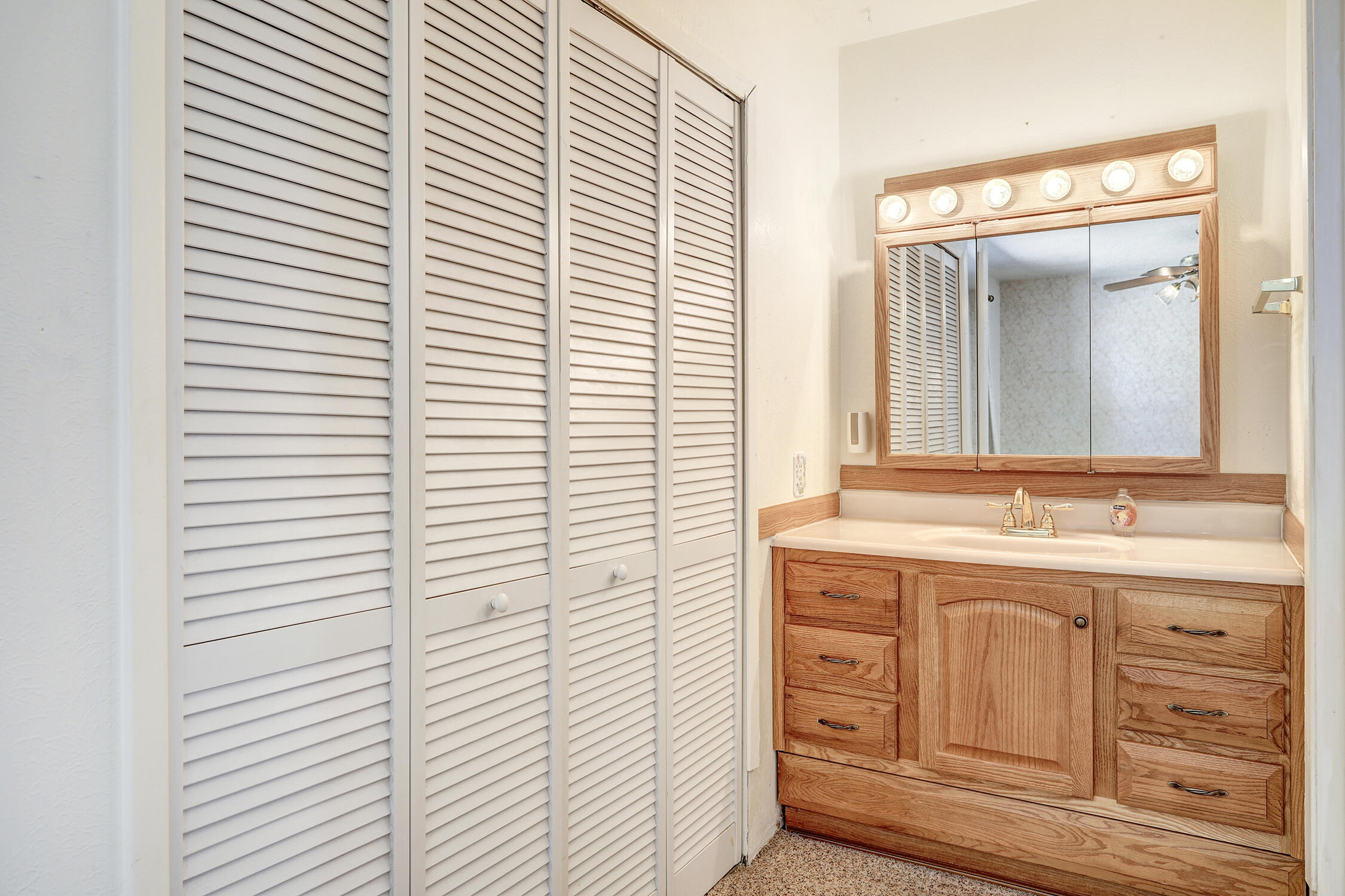 7409 Frieda Street NE