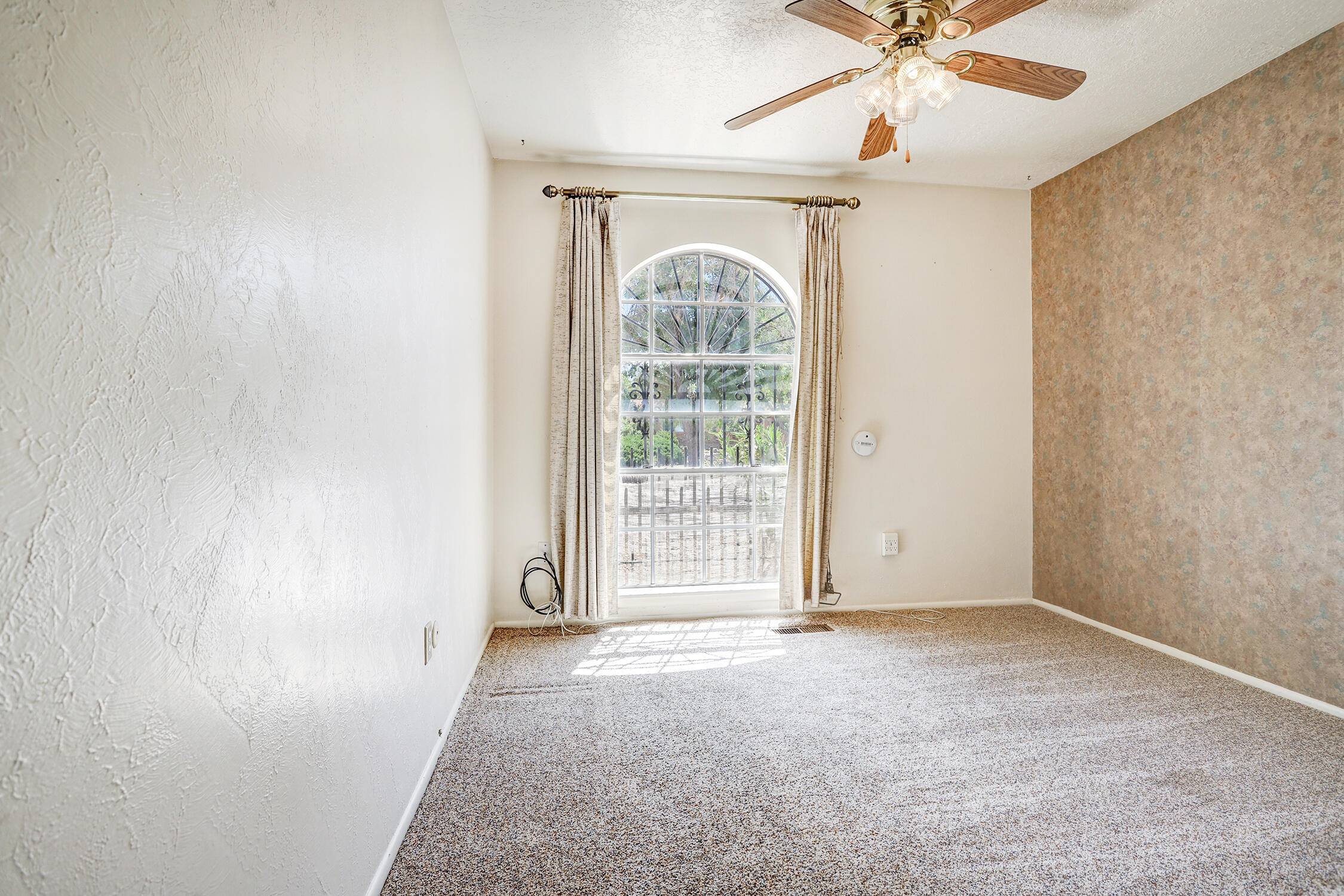 7409 Frieda Street NE