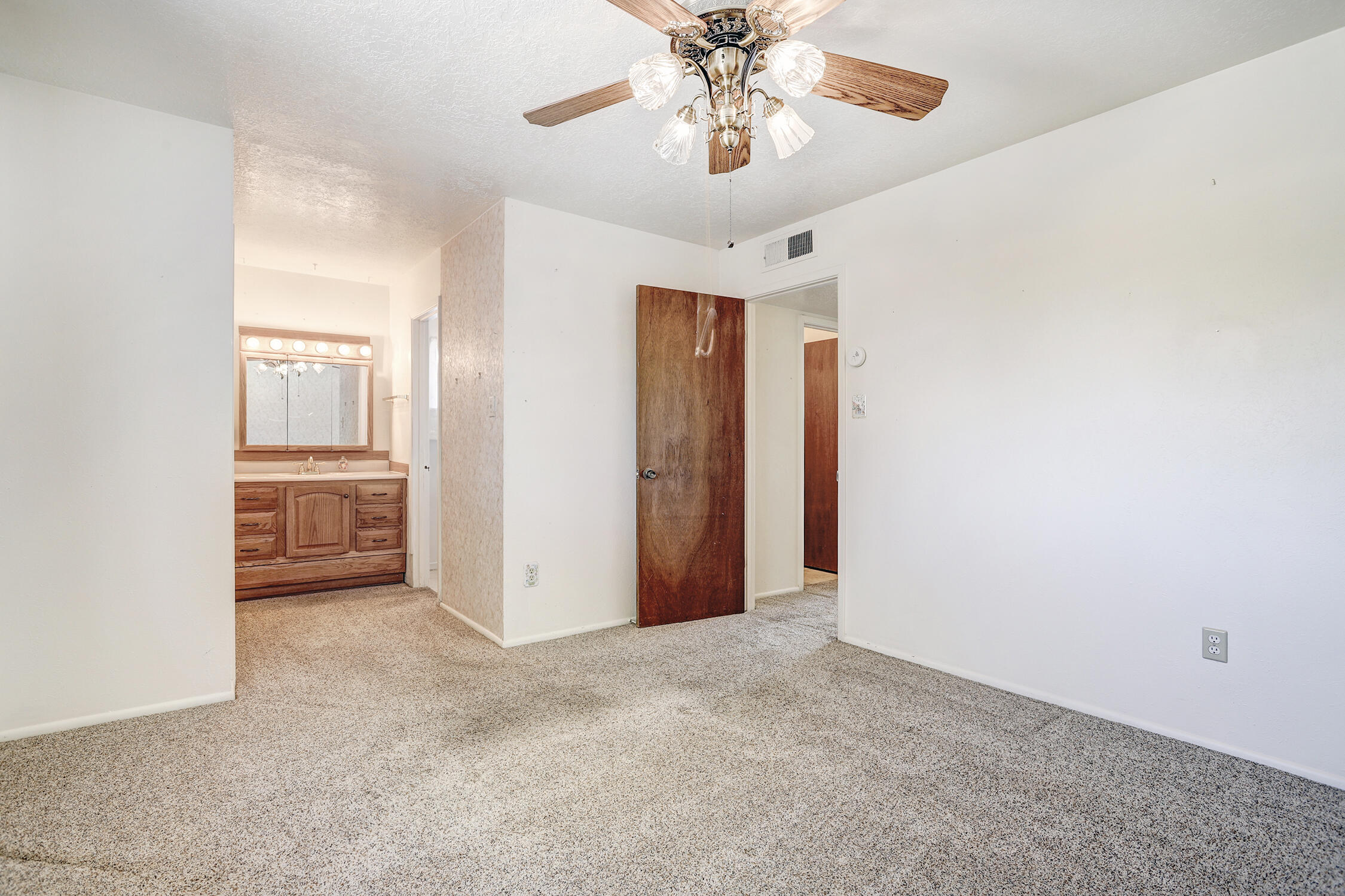 7409 Frieda Street NE