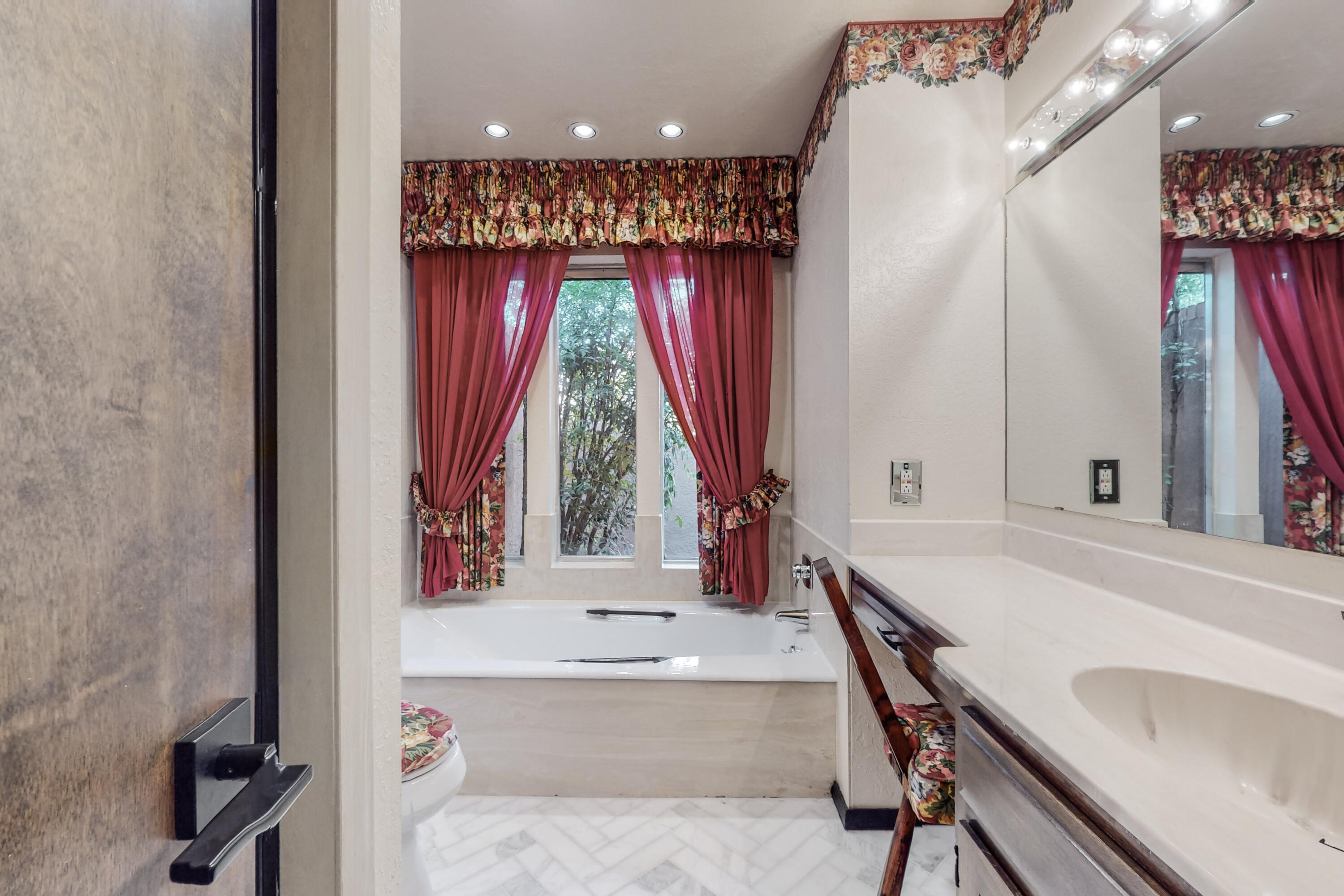 10230 Cielito Lindo NE