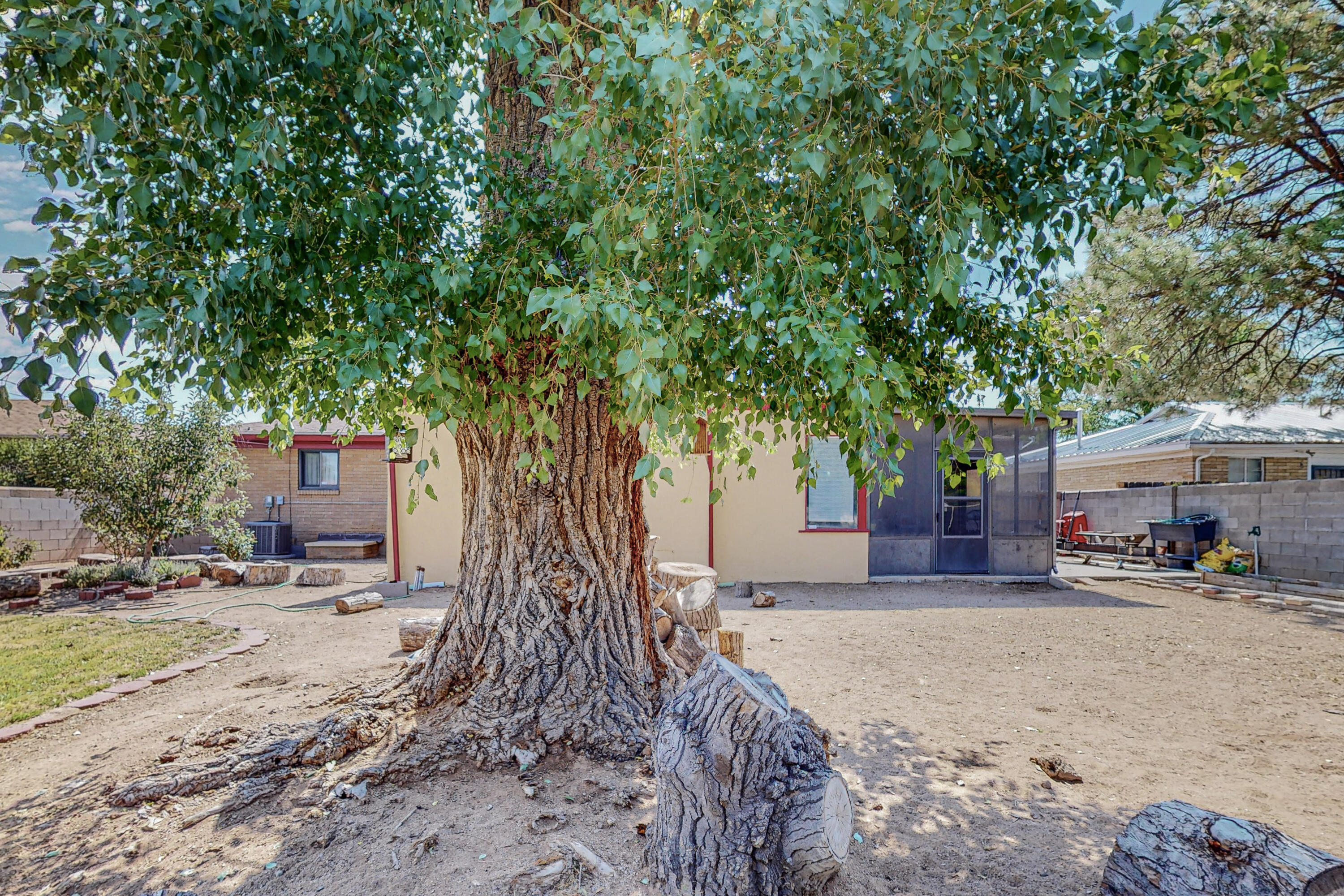 2725 Vermont Street NE