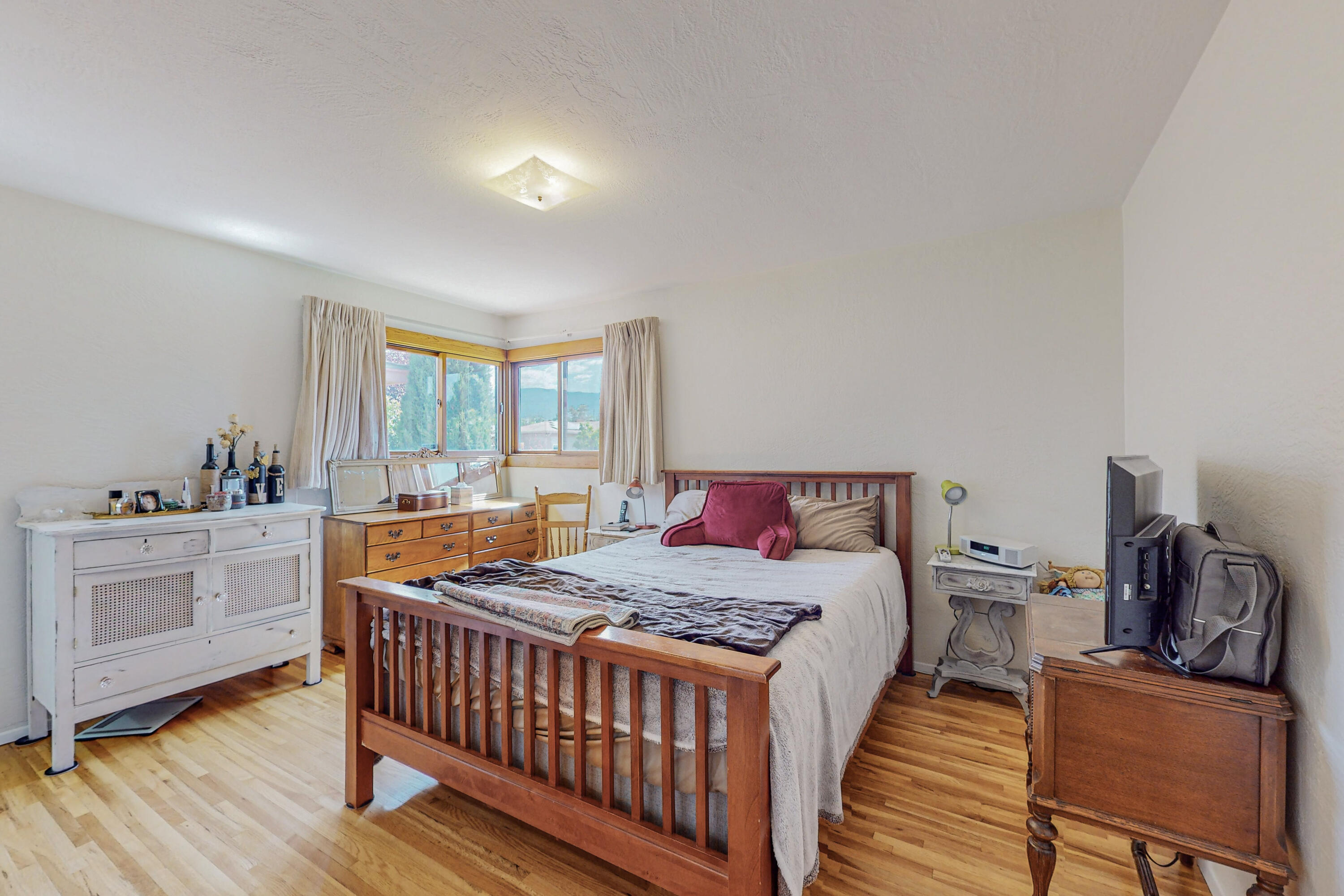 2725 Vermont Street NE