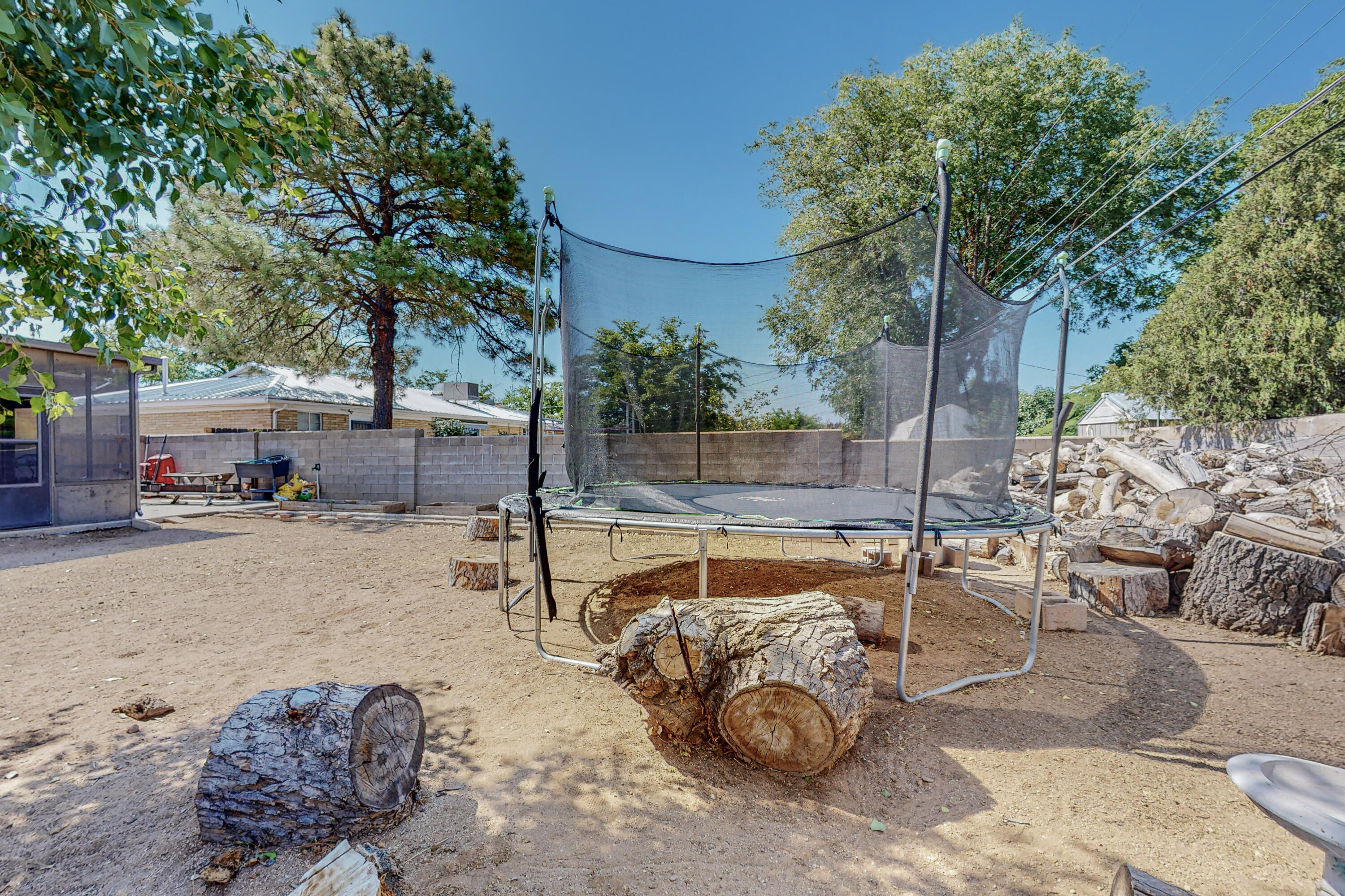 2725 Vermont Street NE