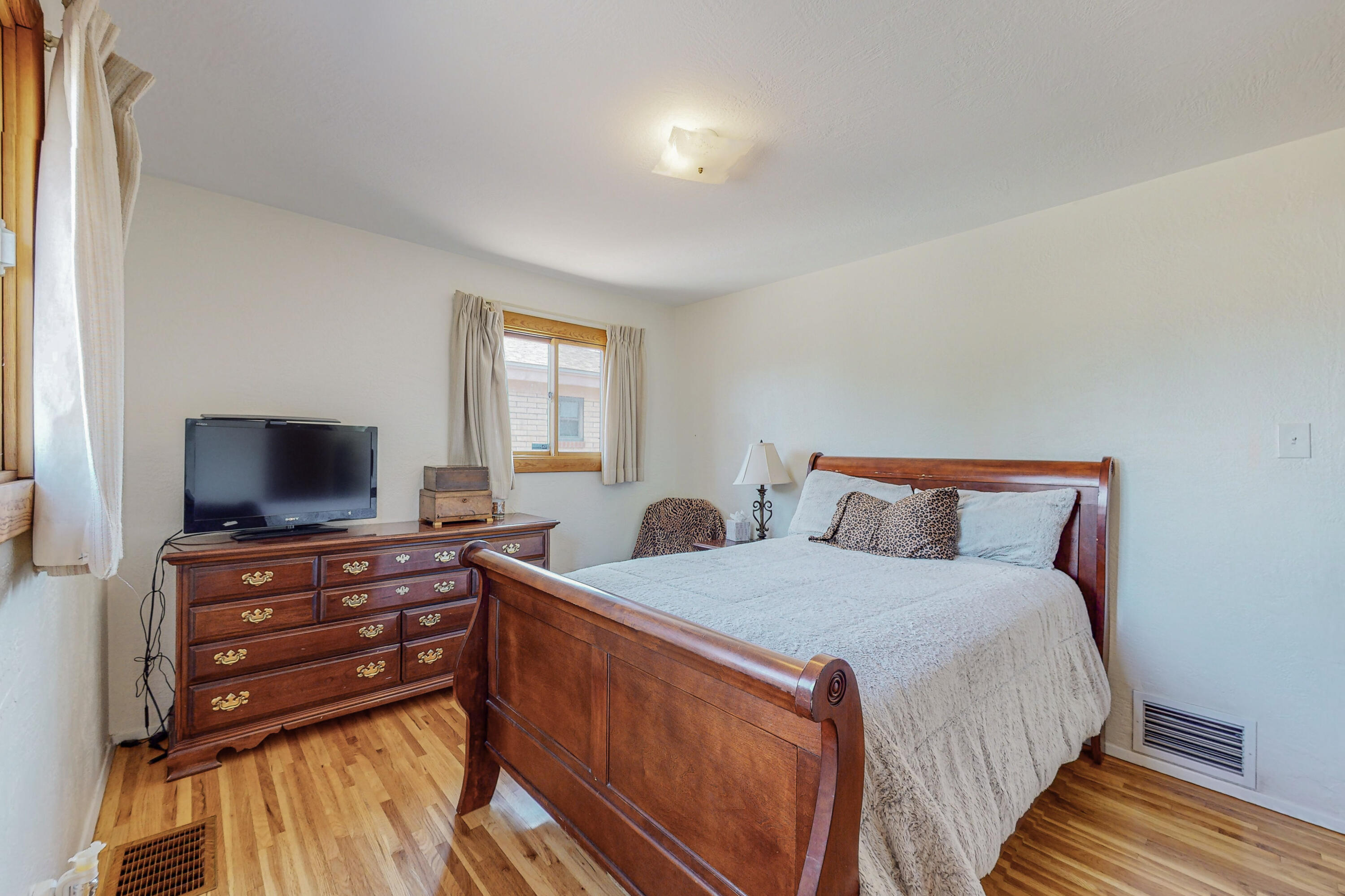 2725 Vermont Street NE