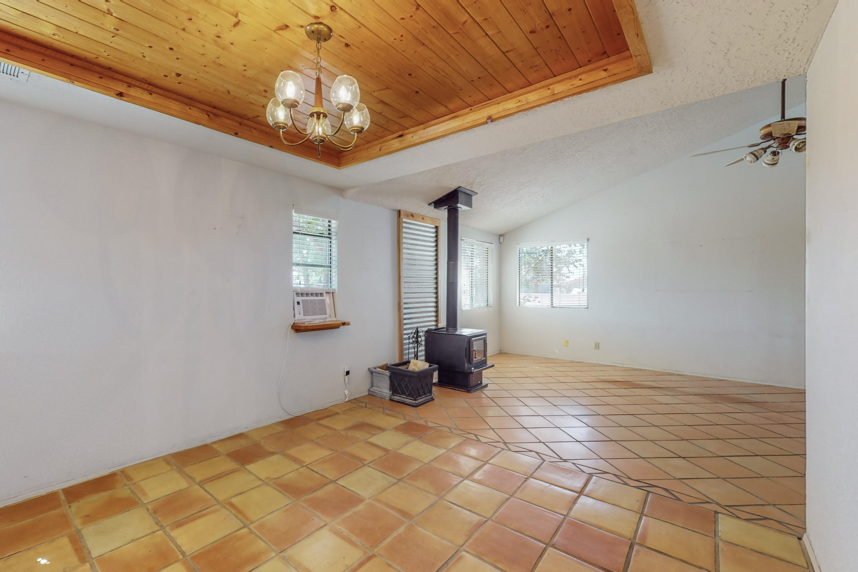 466 Feldspar Drive NE